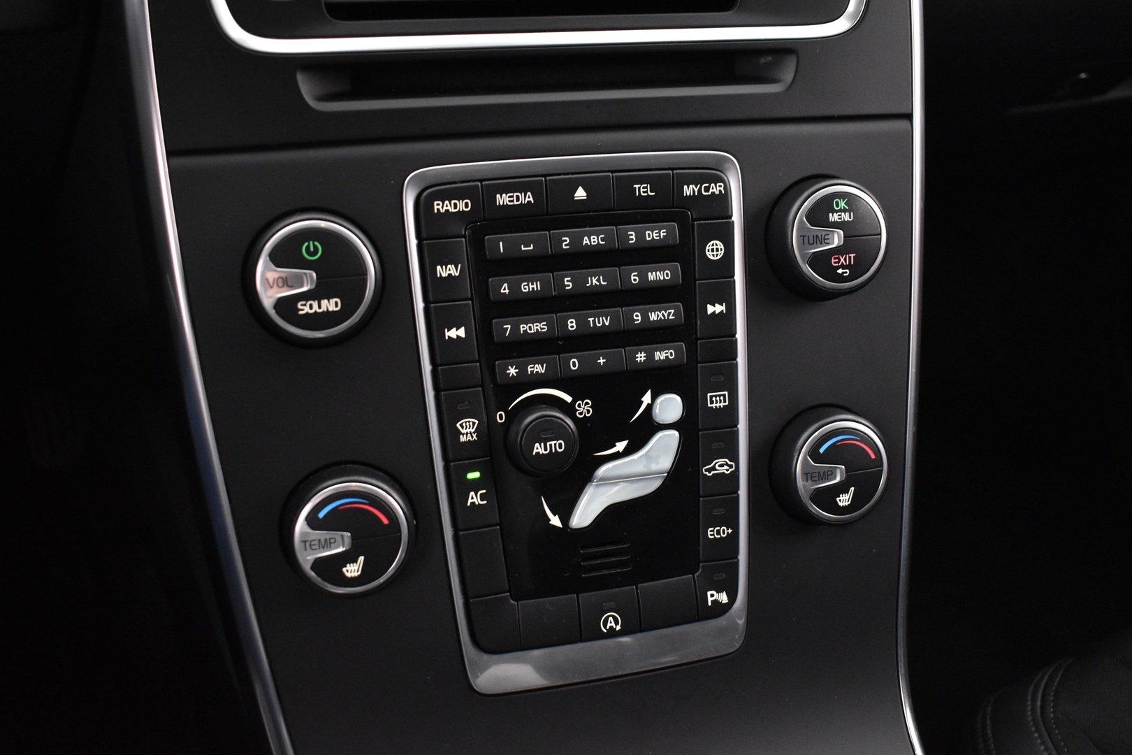 VOLVO V60 2016