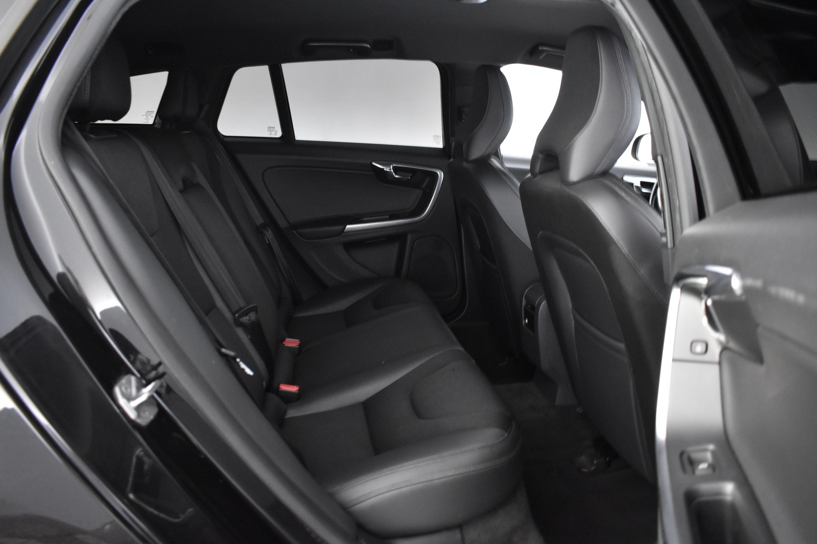 VOLVO V60 2016