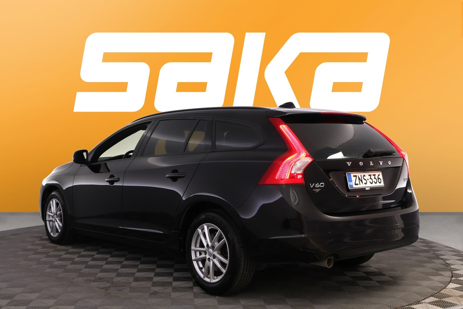 VOLVO V60 2016