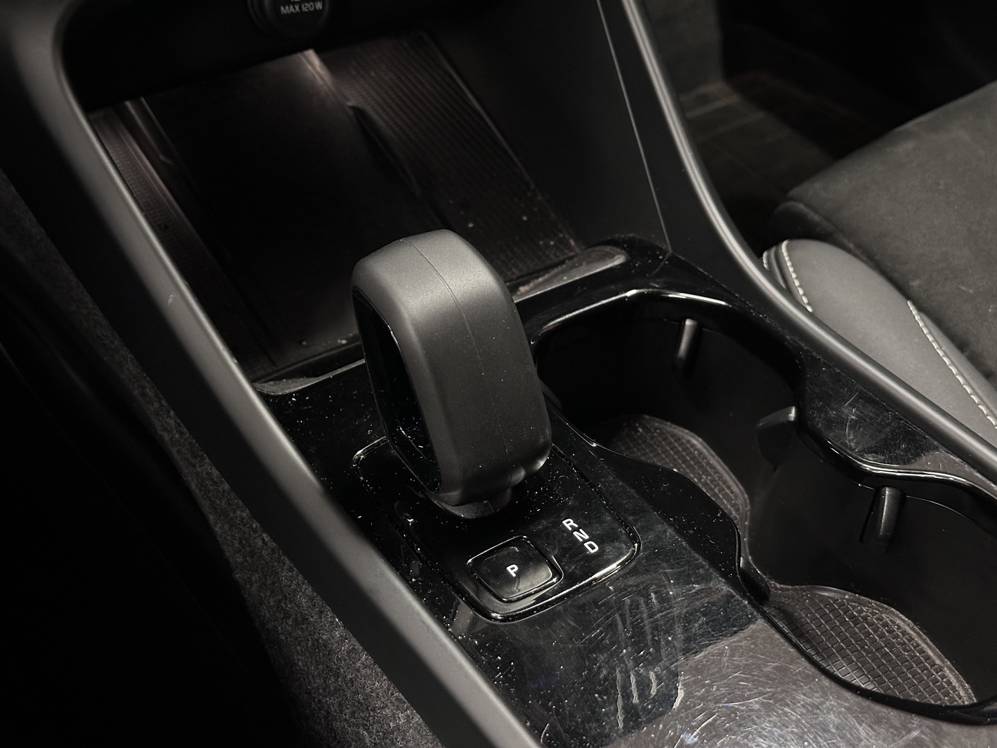 VOLVO EX40 2025