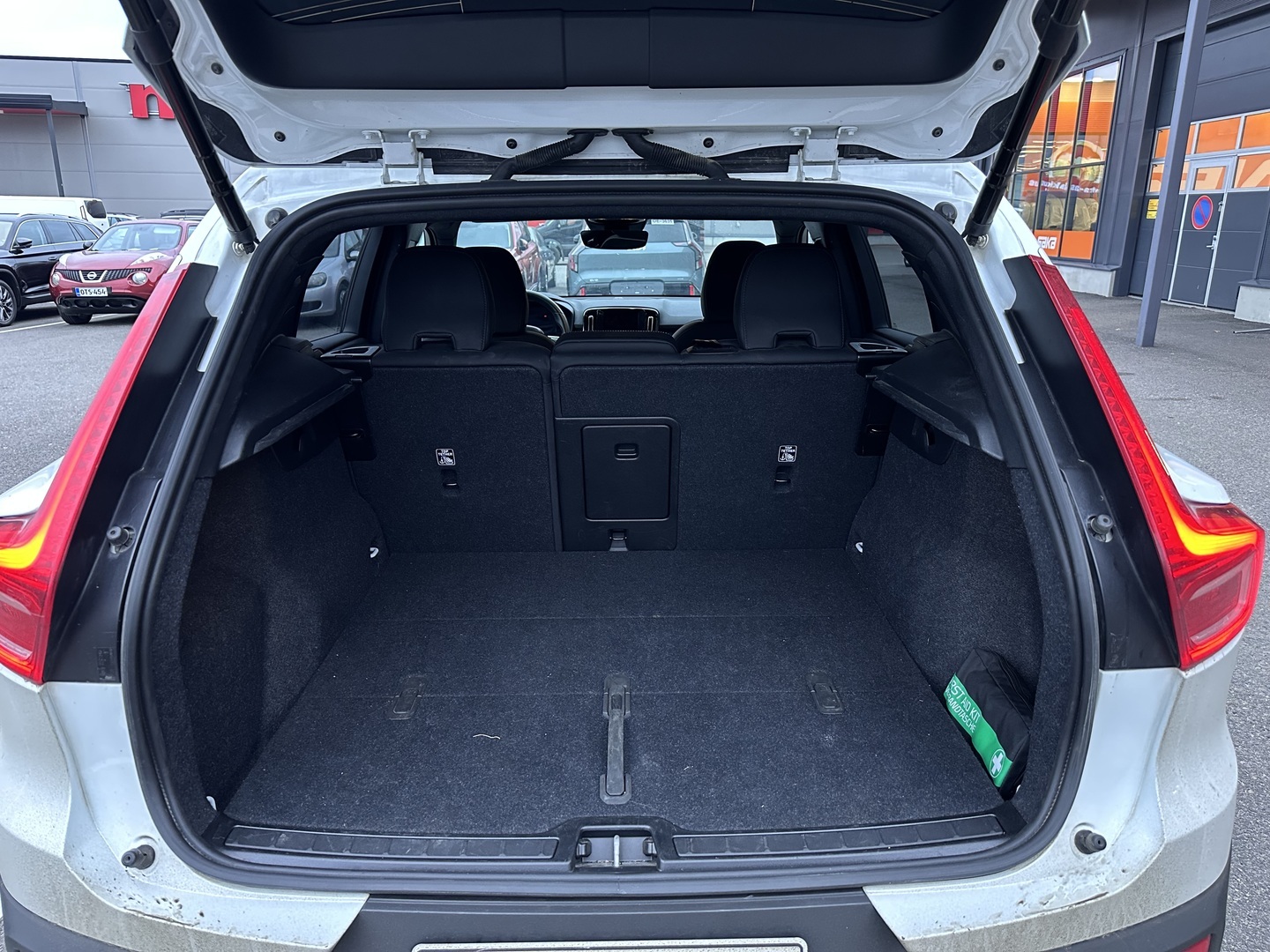 VOLVO EX40 2025