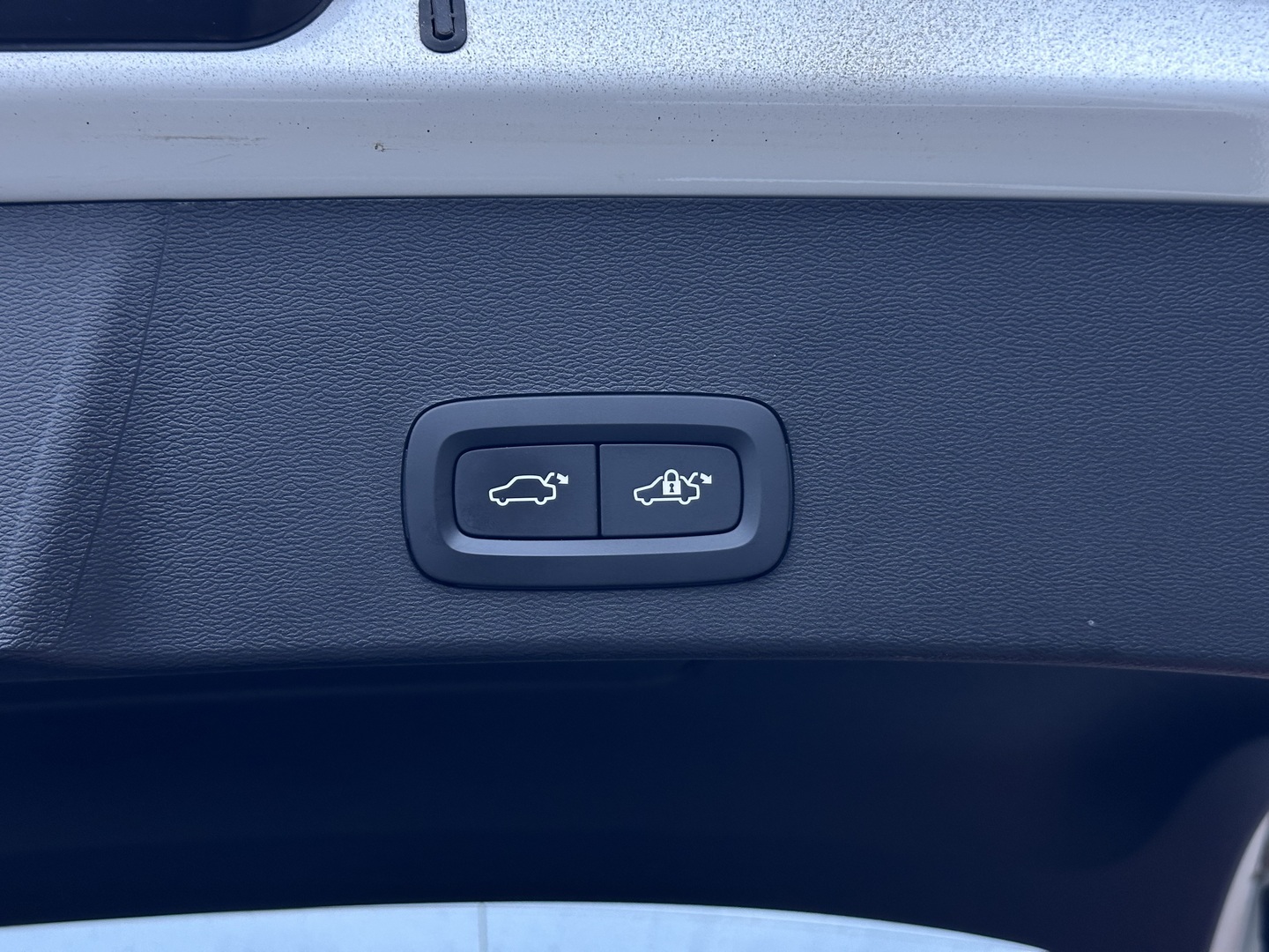 VOLVO EX40 2025