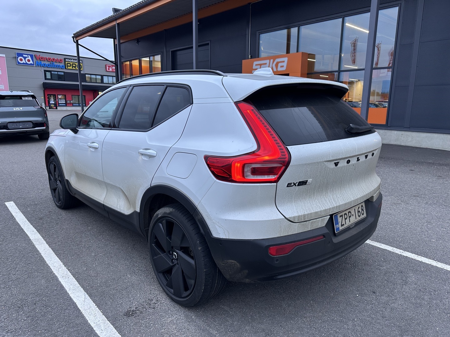 VOLVO EX40 2025