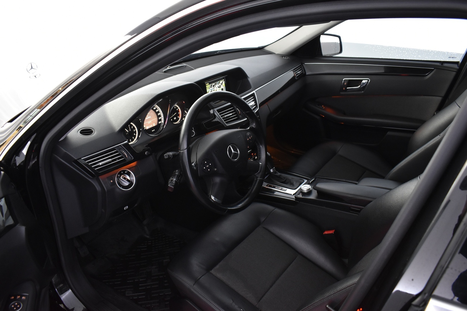 MERCEDES-BENZ E 2011