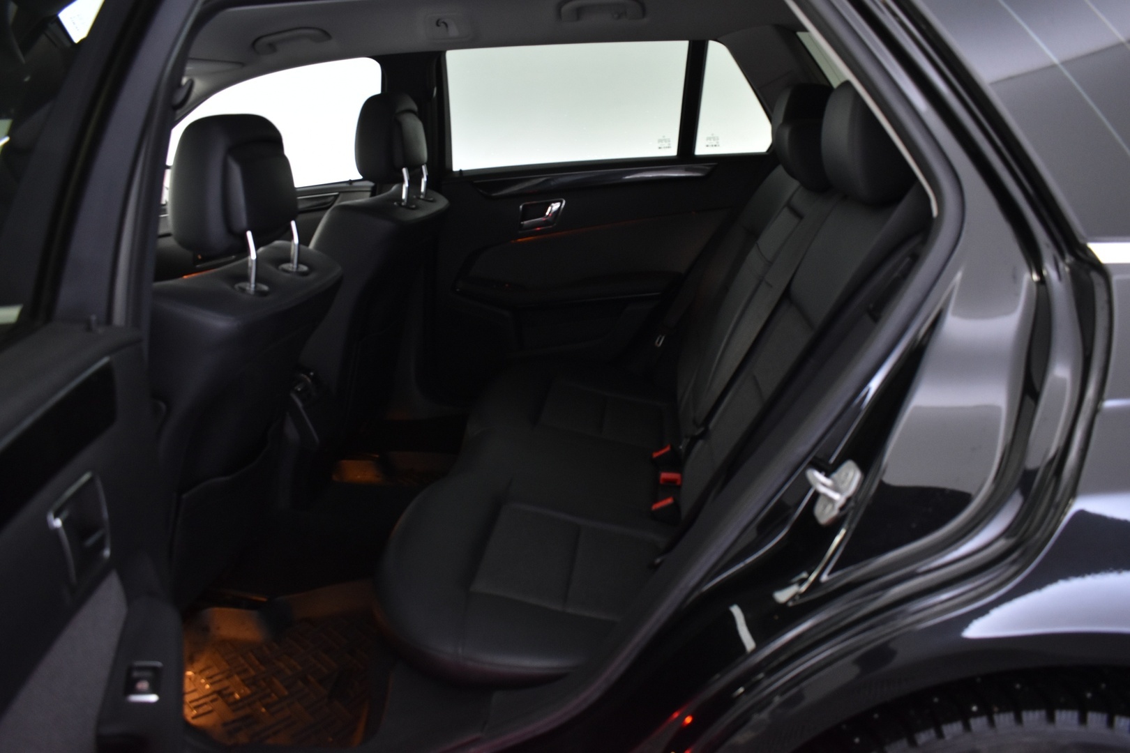 MERCEDES-BENZ E 2011