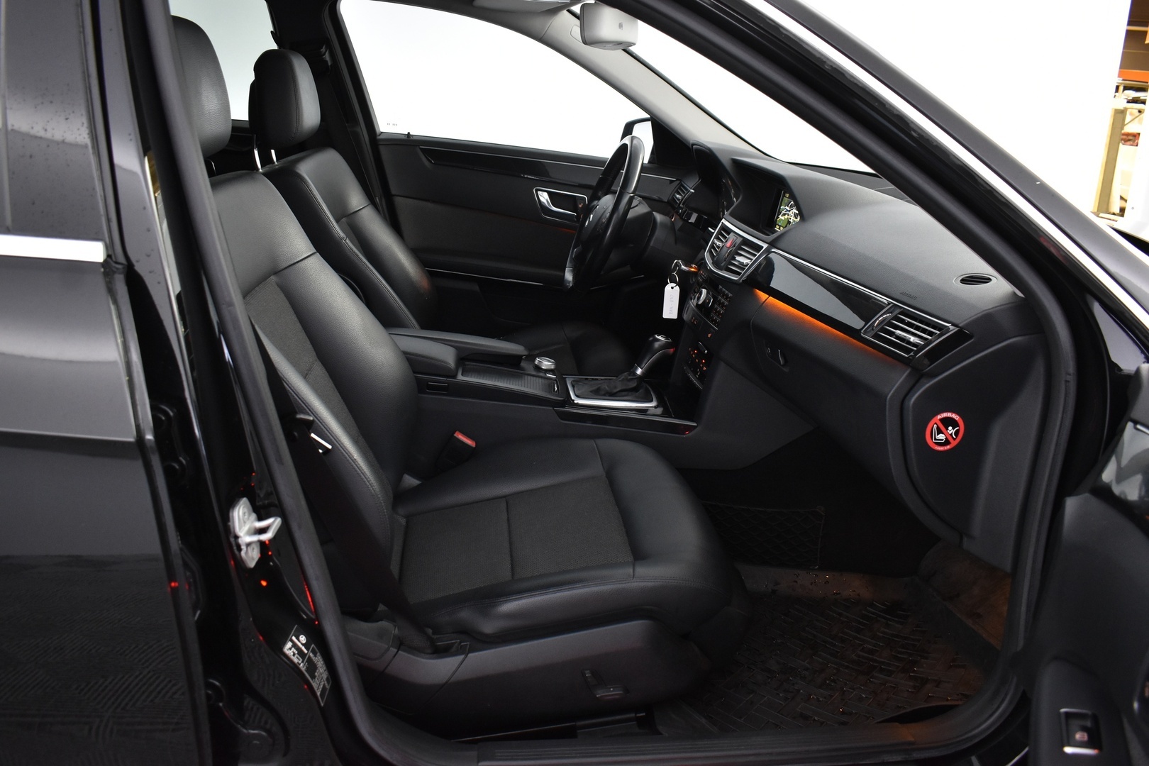 MERCEDES-BENZ E 2011