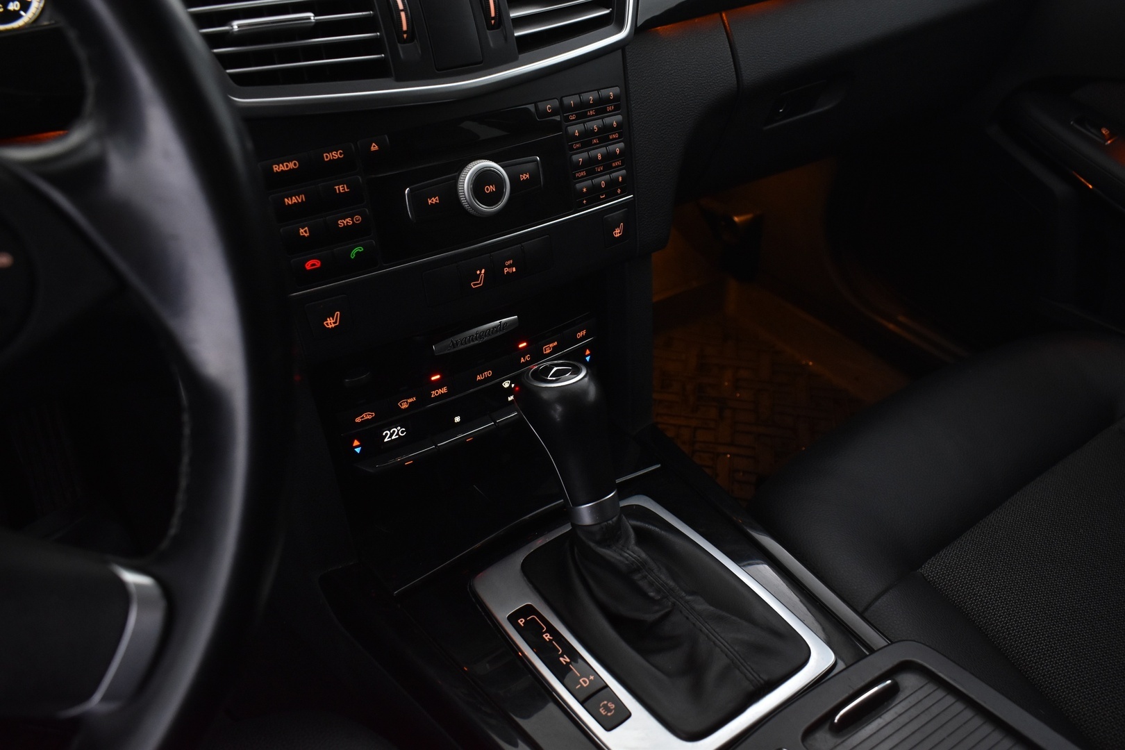 MERCEDES-BENZ E 2011