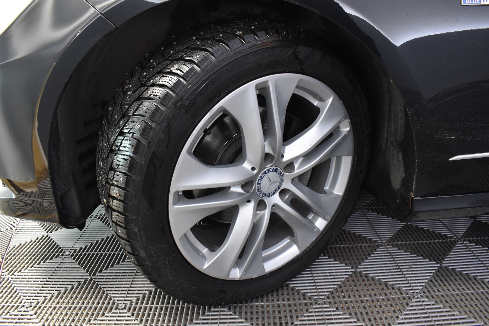 MERCEDES-BENZ E 2011