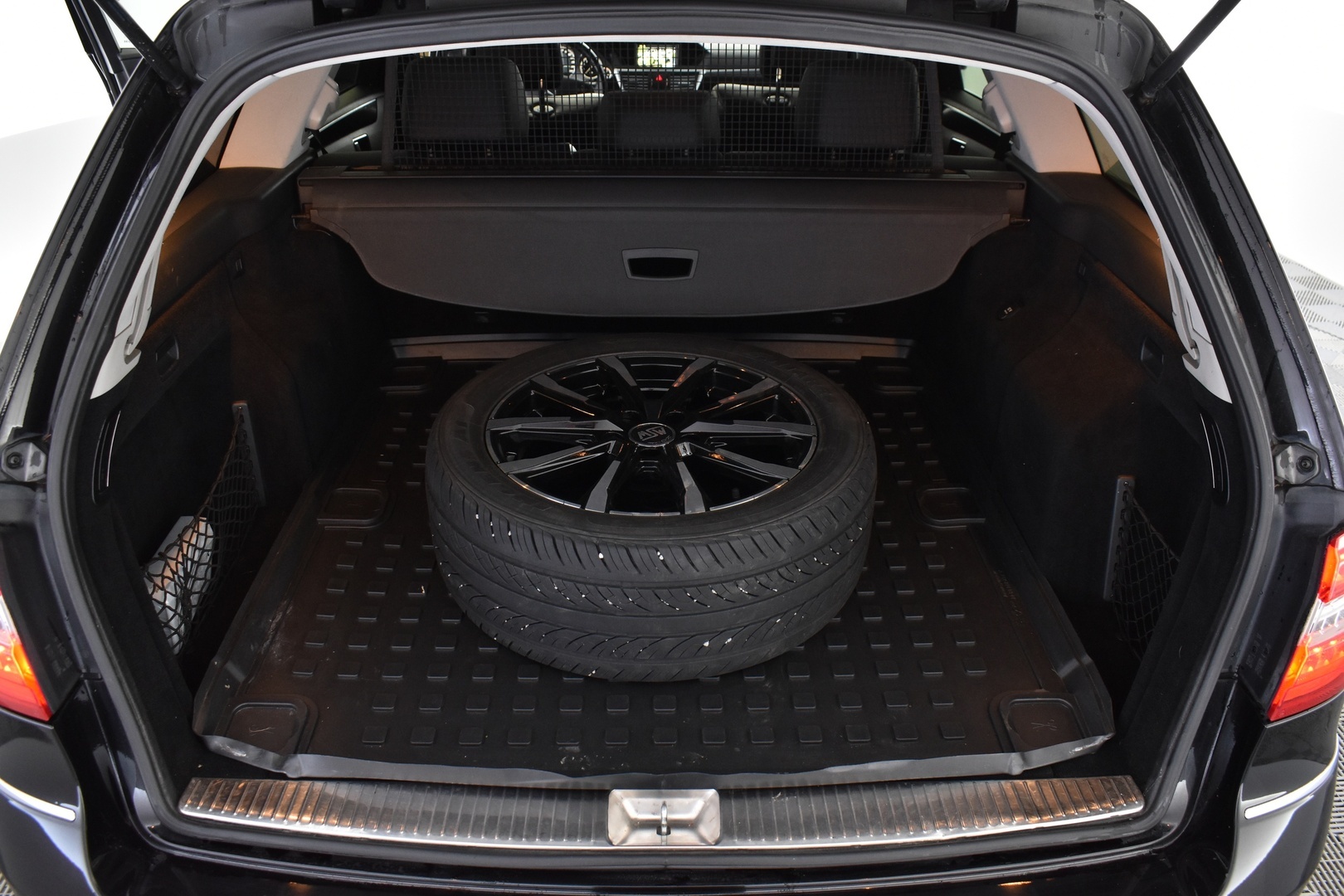 MERCEDES-BENZ E 2011