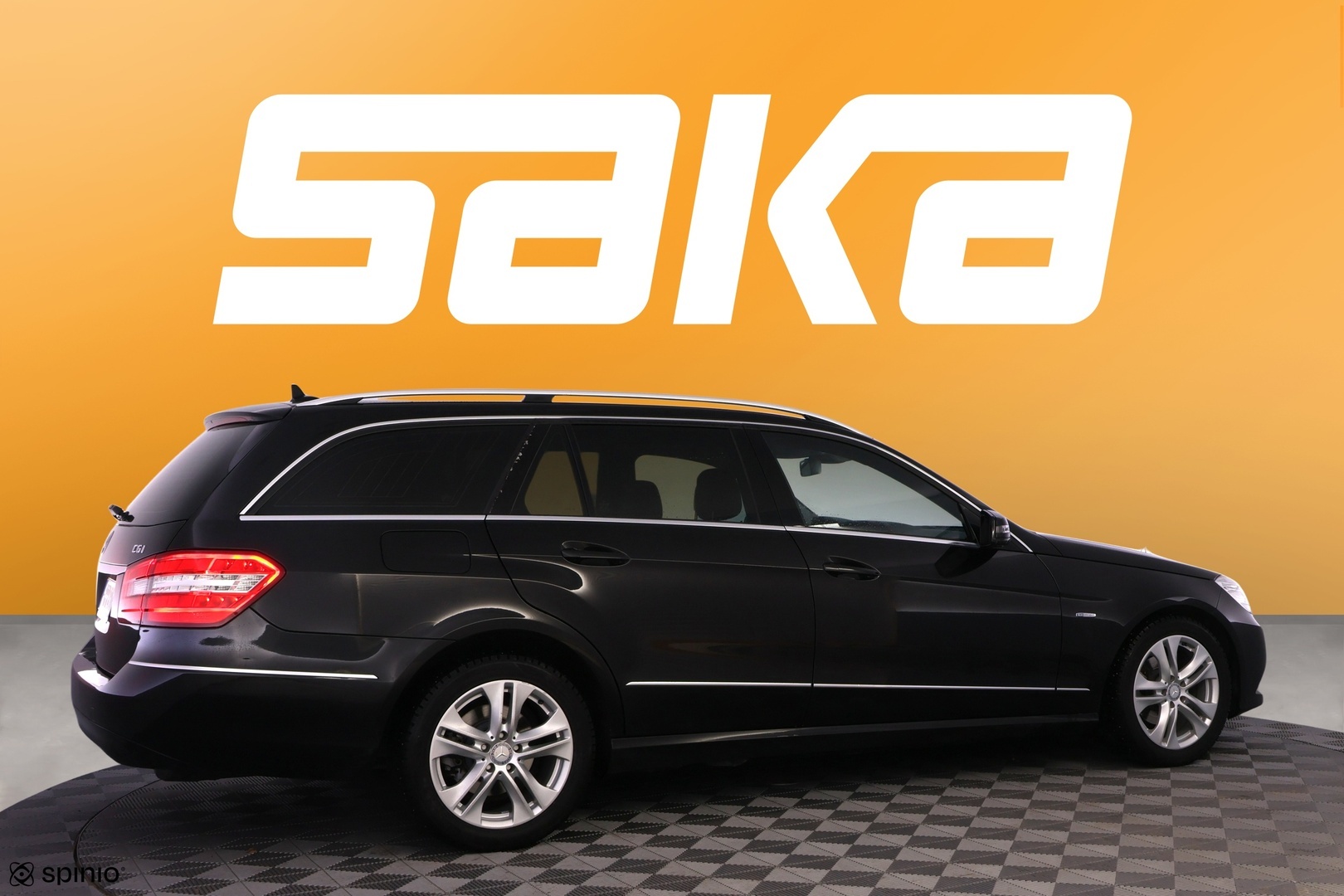 MERCEDES-BENZ E 2011