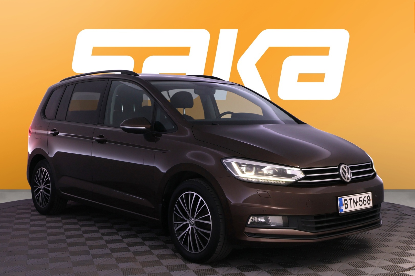 VOLKSWAGEN Touran 2016