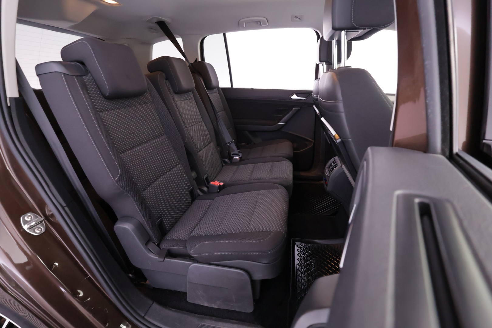 VOLKSWAGEN Touran 2016