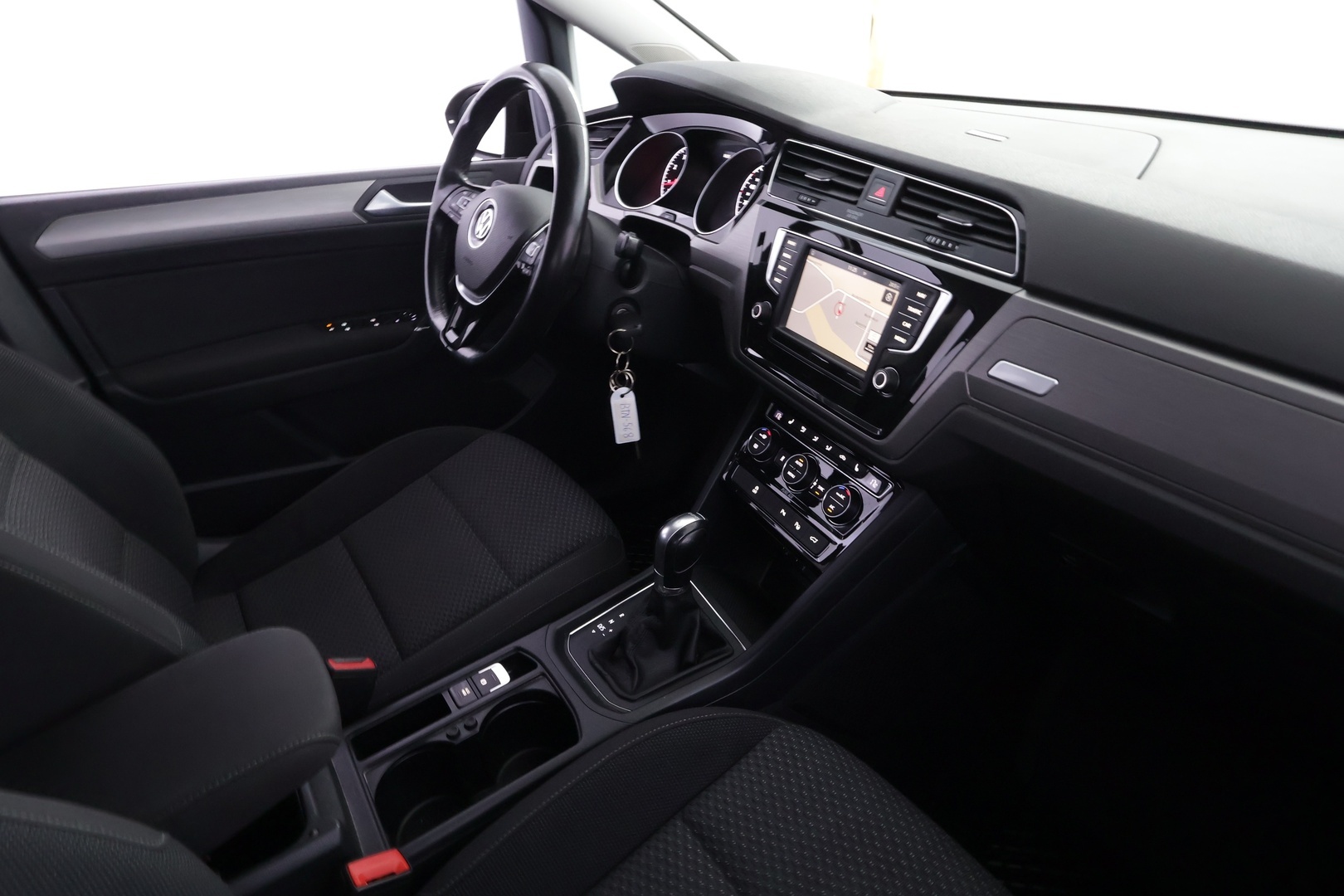 VOLKSWAGEN Touran 2016