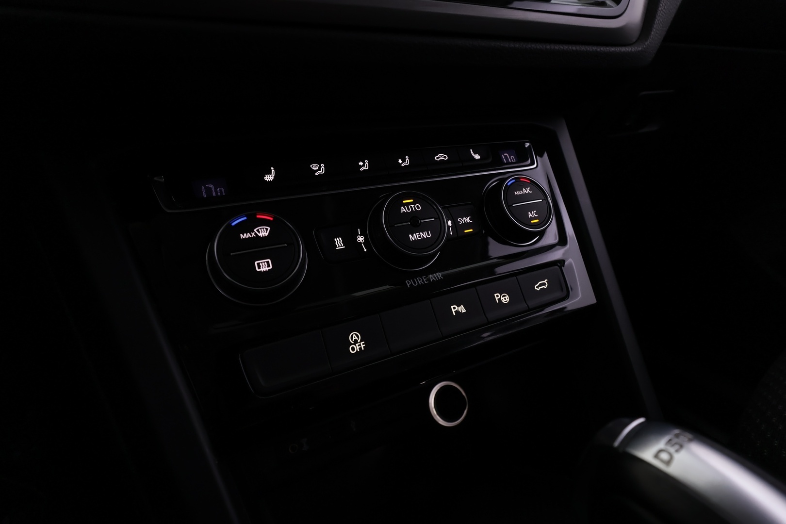 VOLKSWAGEN Touran 2016