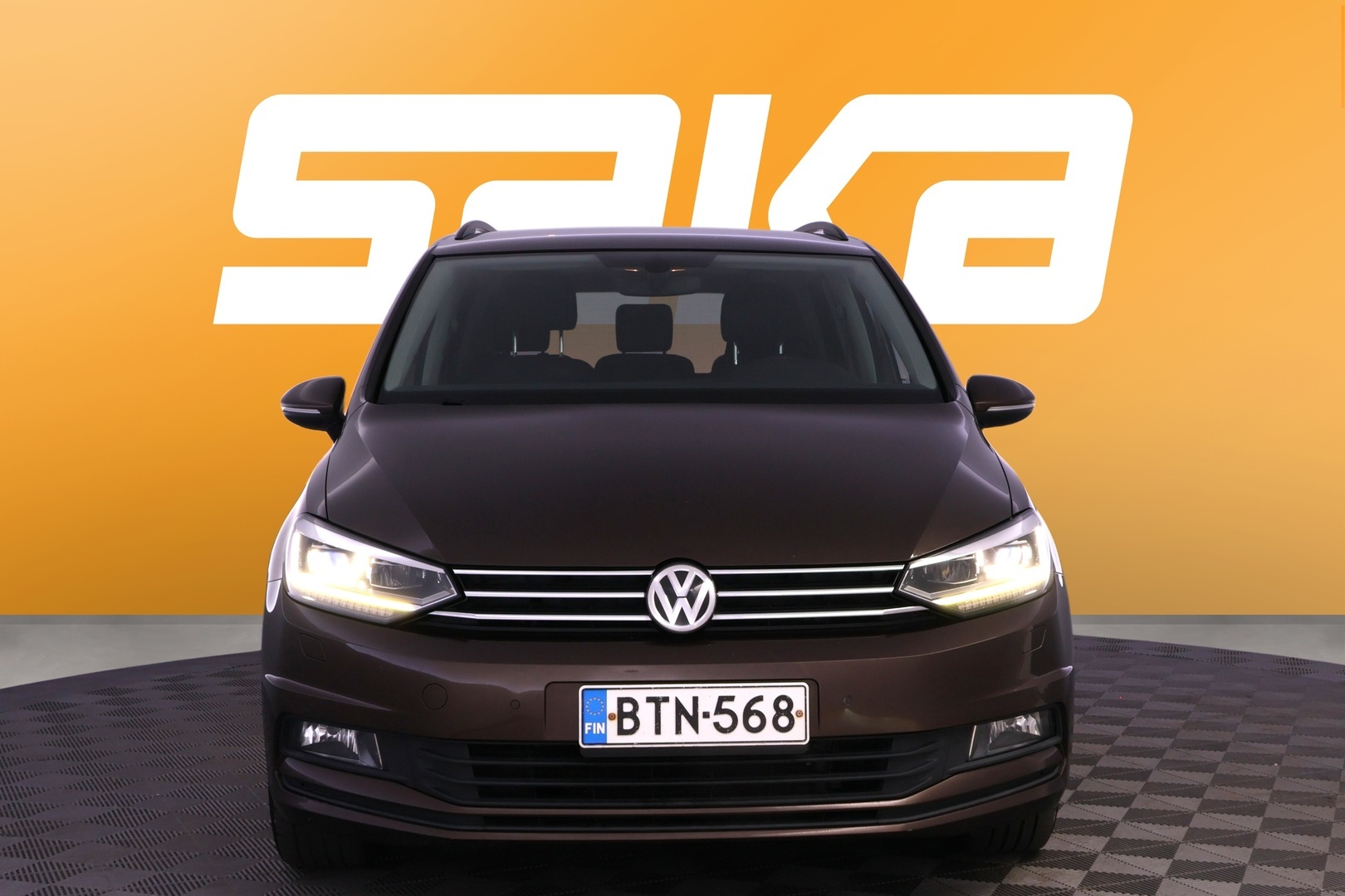 VOLKSWAGEN Touran 2016