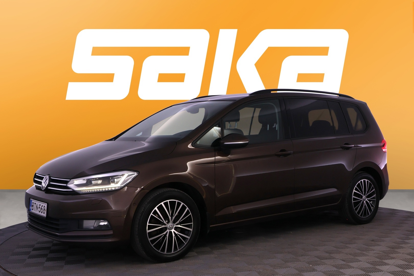 VOLKSWAGEN Touran 2016