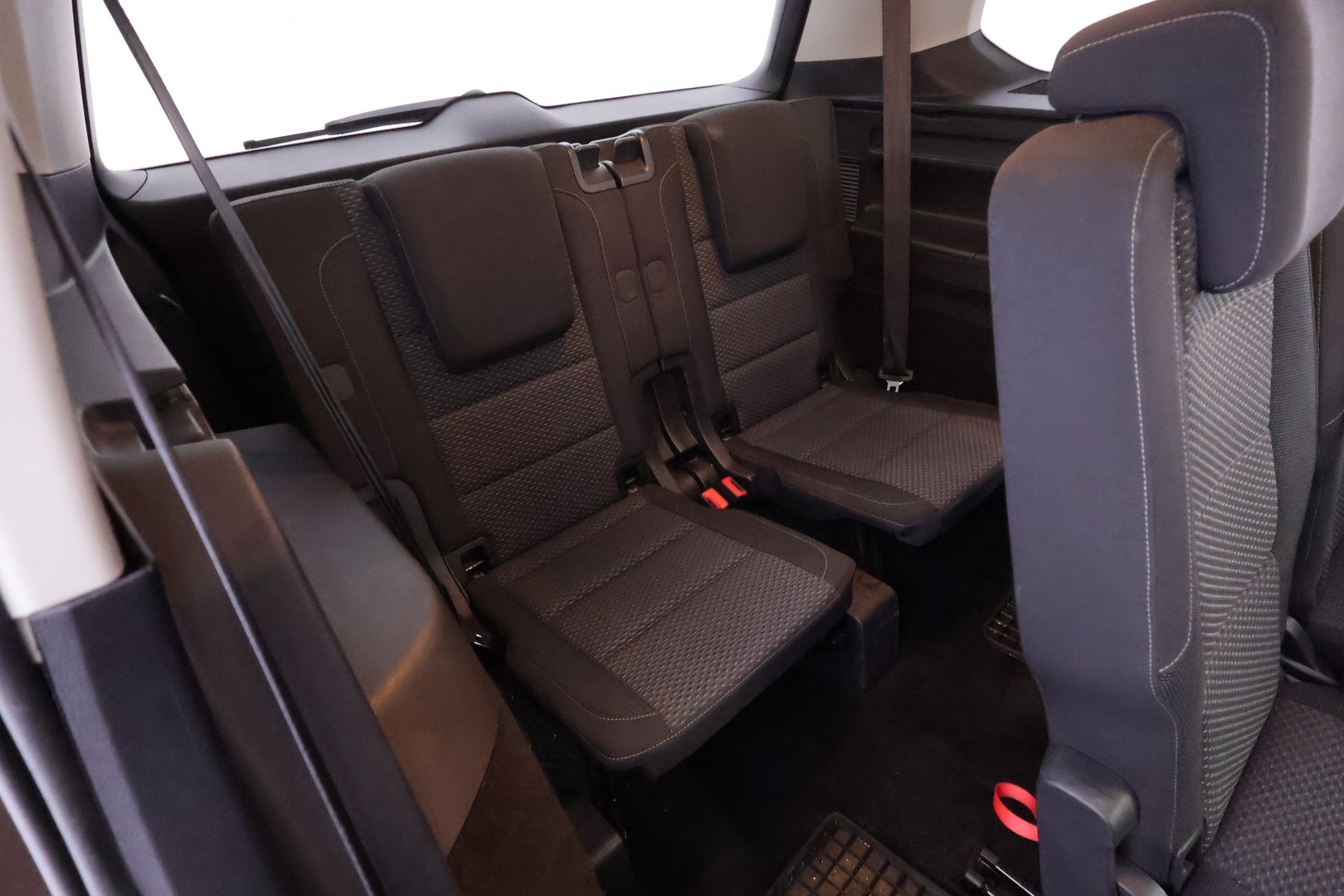 VOLKSWAGEN Touran 2016
