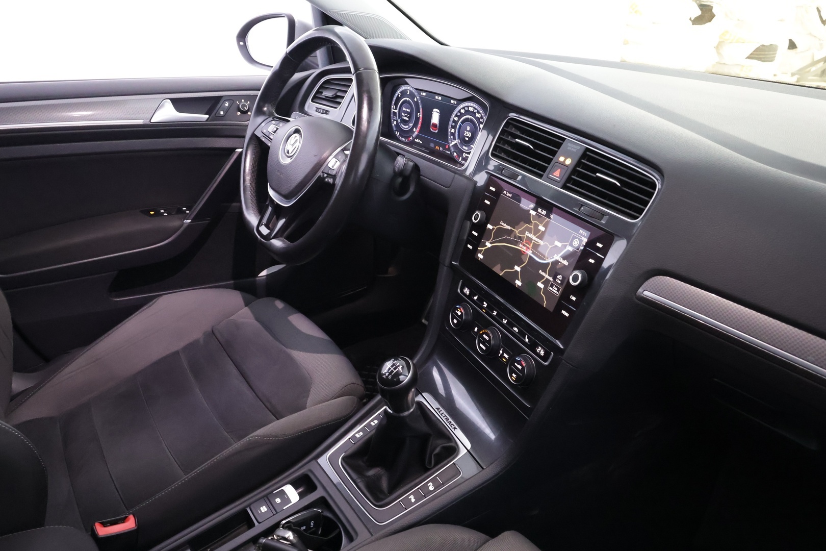 VOLKSWAGEN Golf 2017