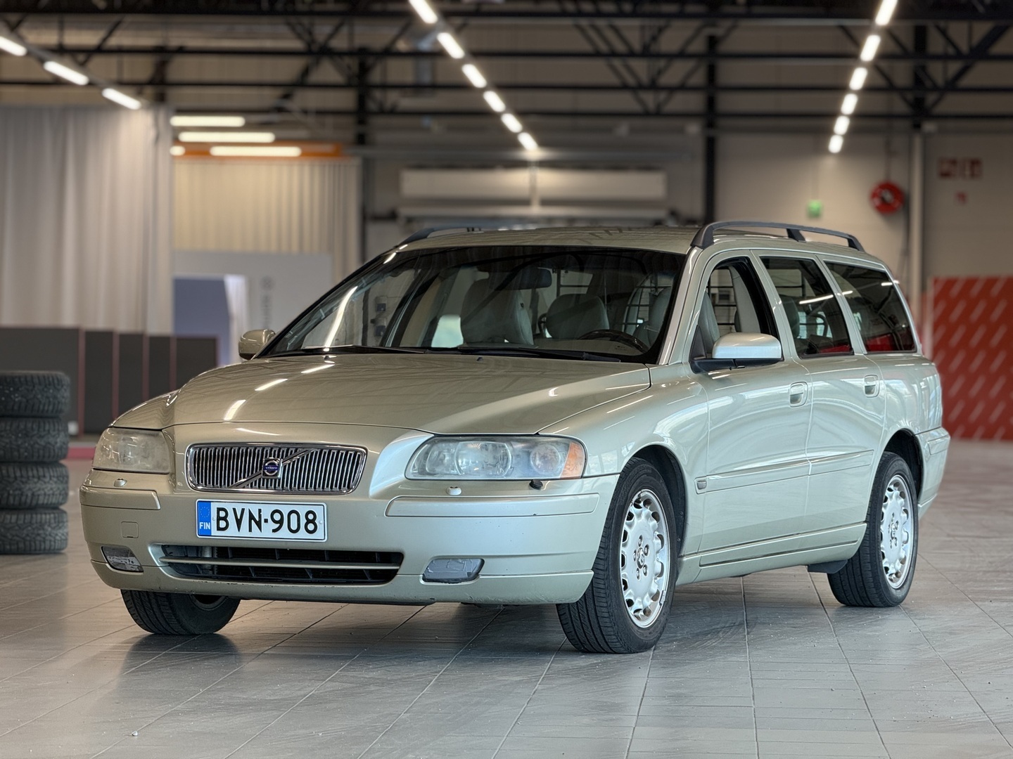 VOLVO V70 2005