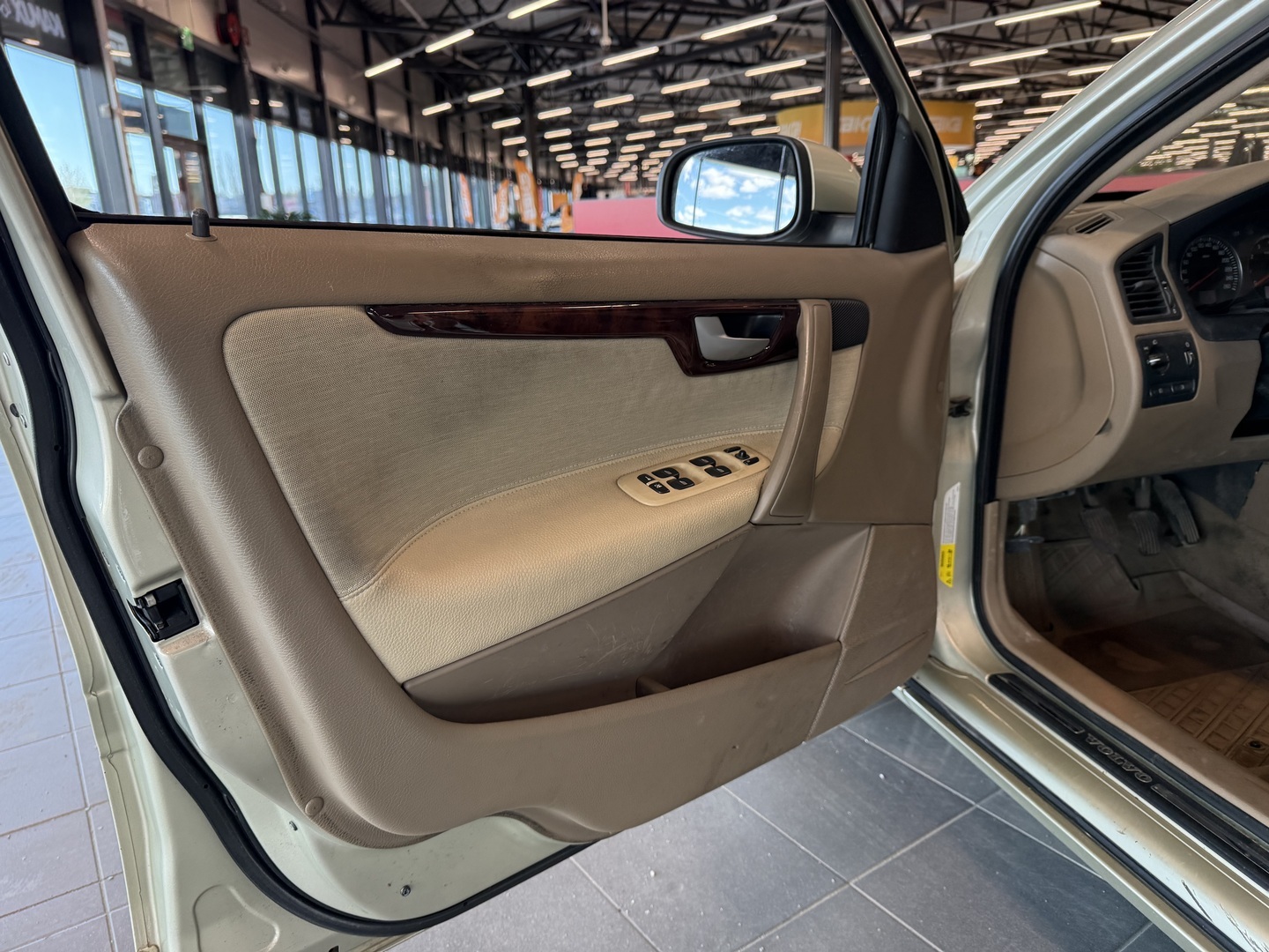 VOLVO V70 2005