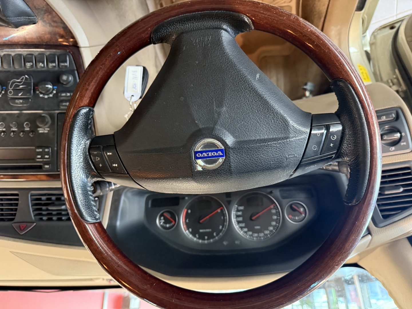 VOLVO V70 2005