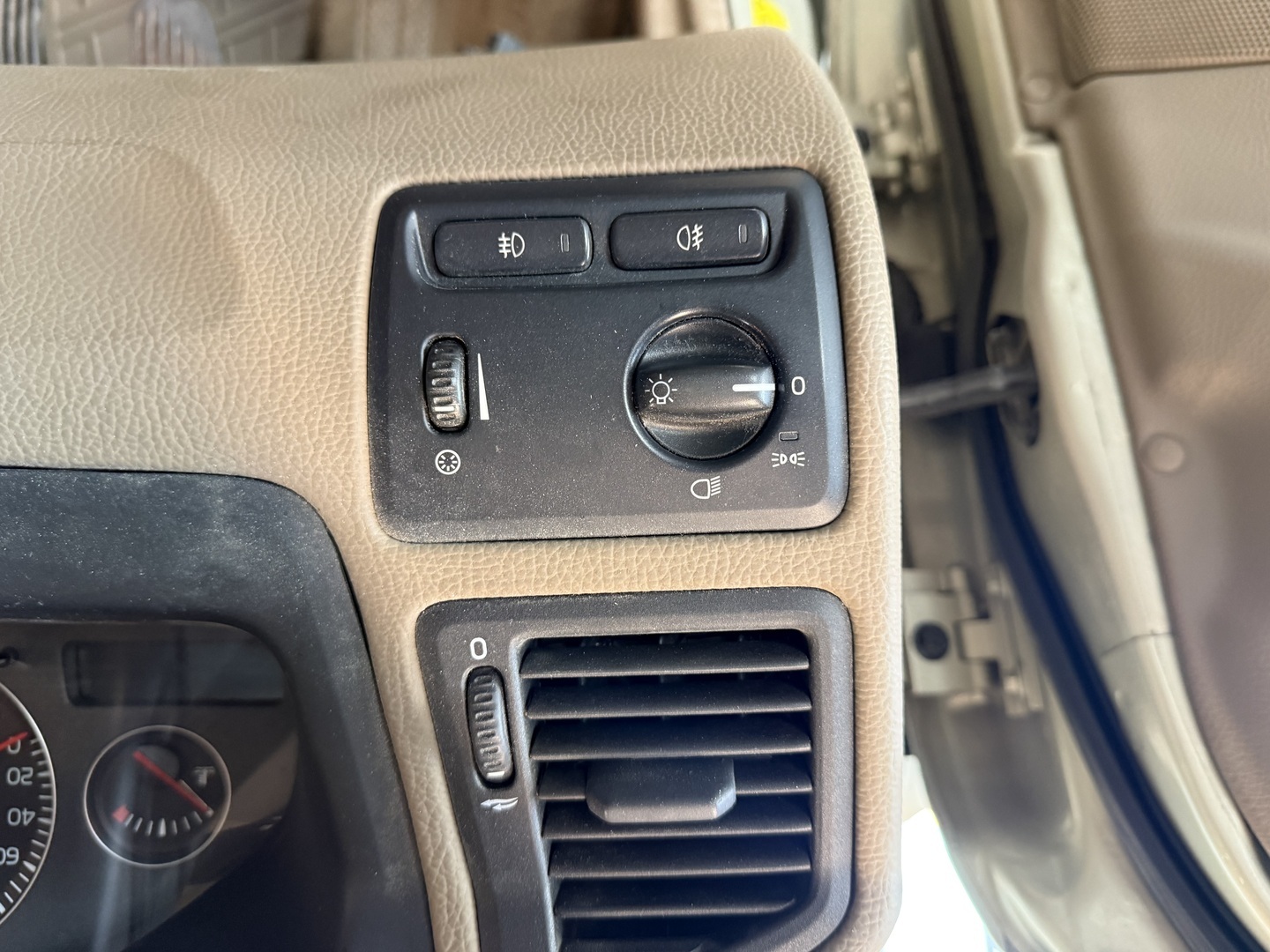 VOLVO V70 2005