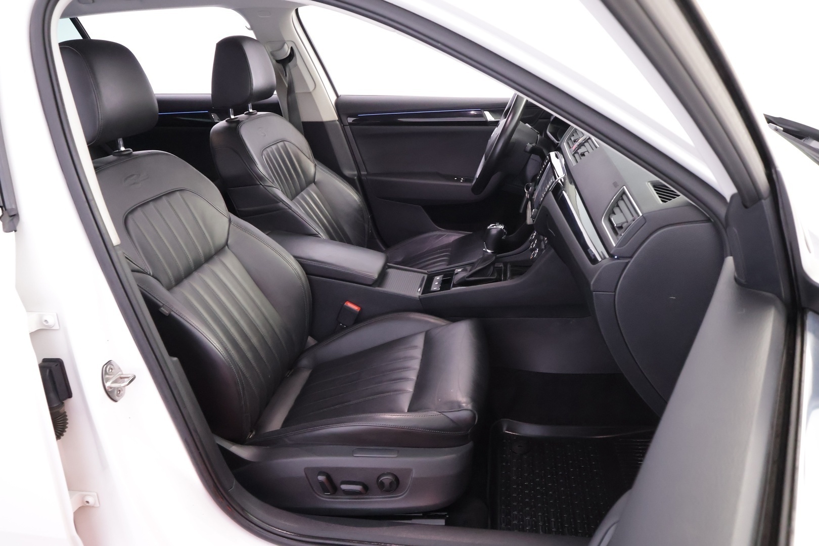 SKODA Superb 2016