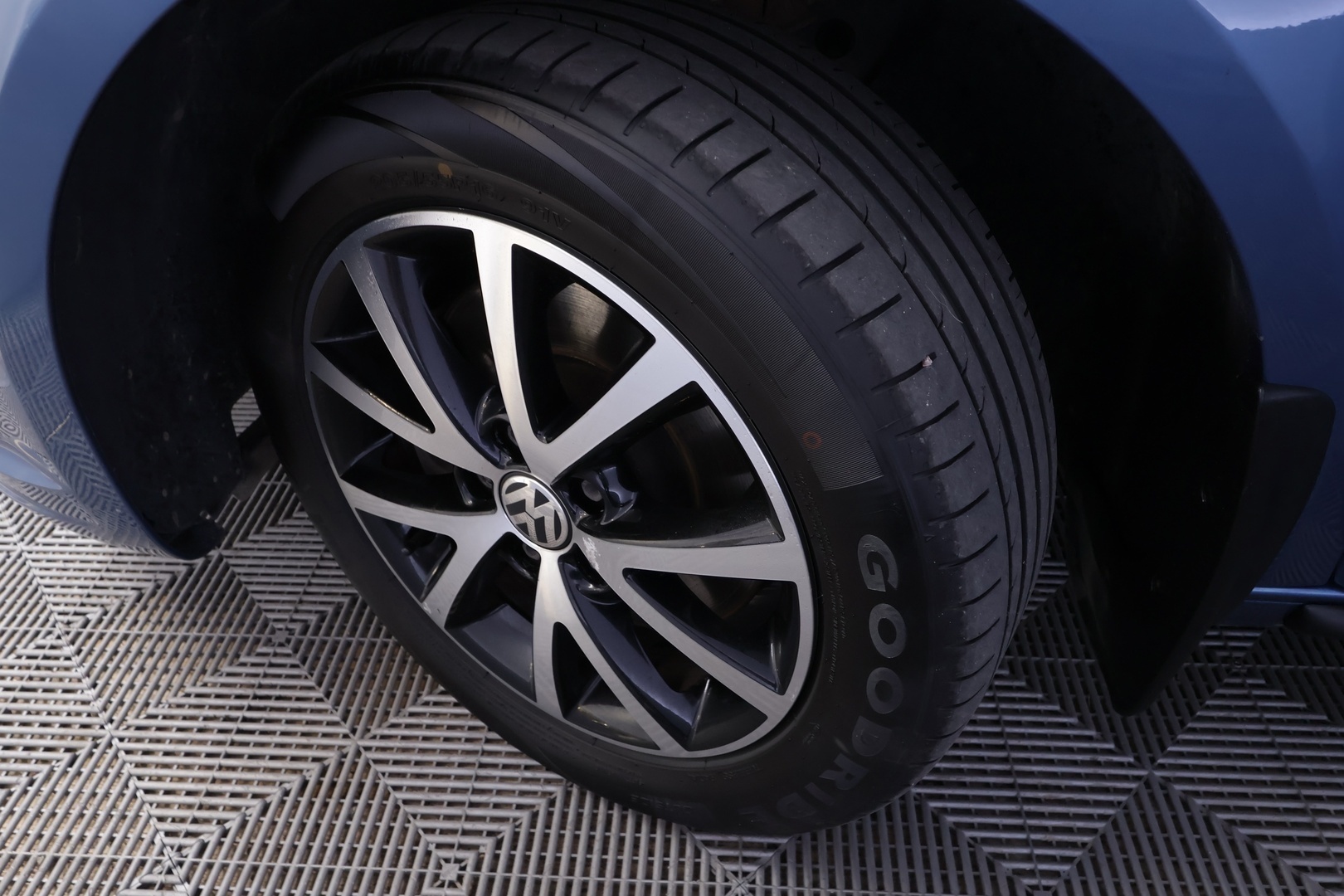 VOLKSWAGEN Touran 2014