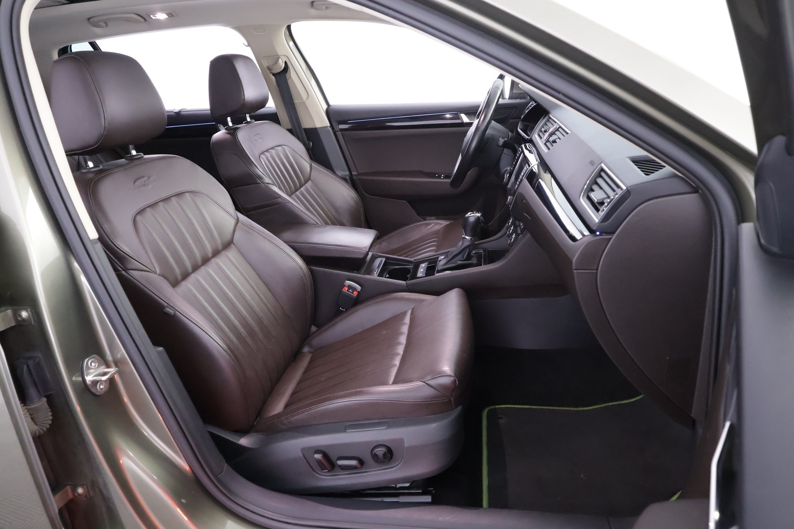 SKODA Superb 2016