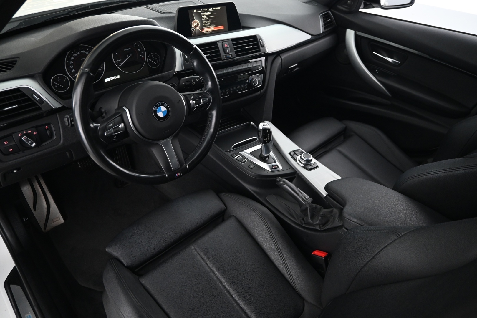 BMW 330 2016