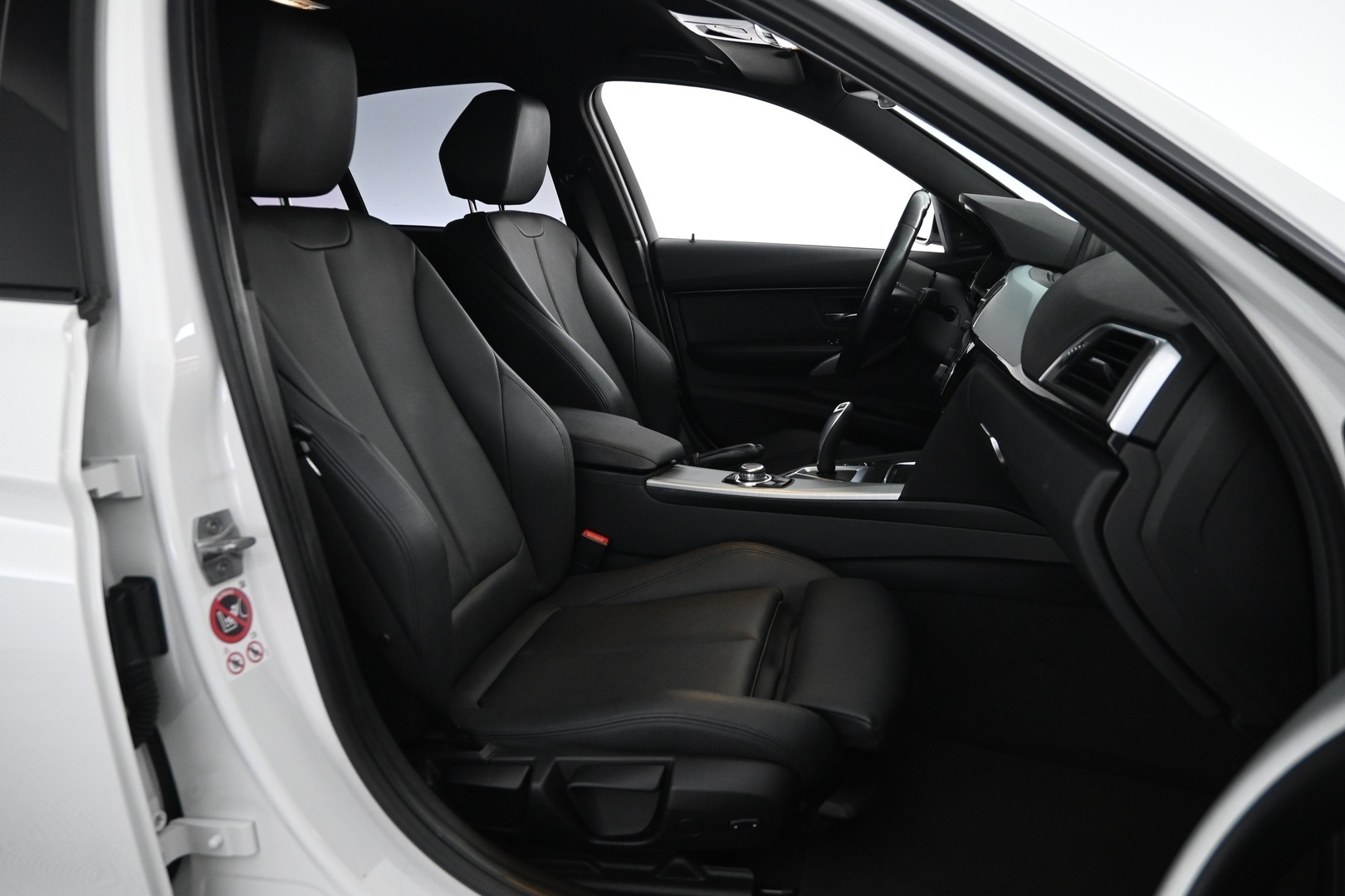 BMW 330 2016