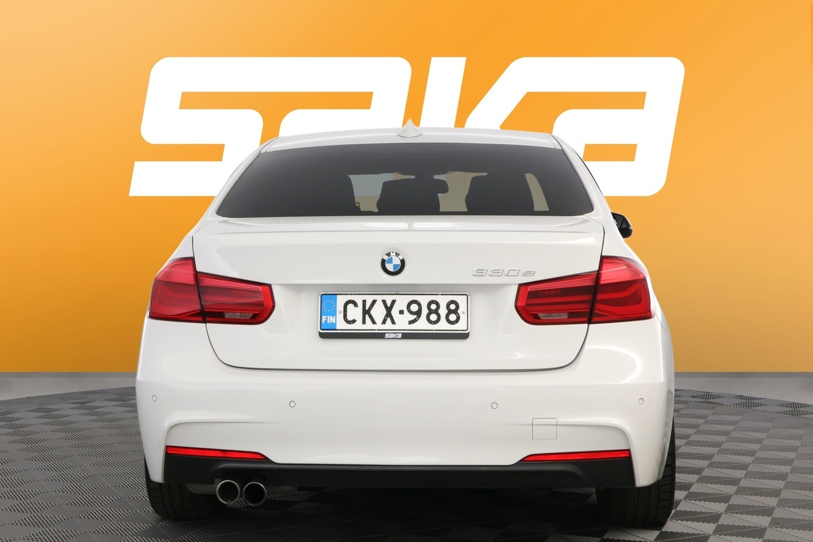 BMW 330 2016