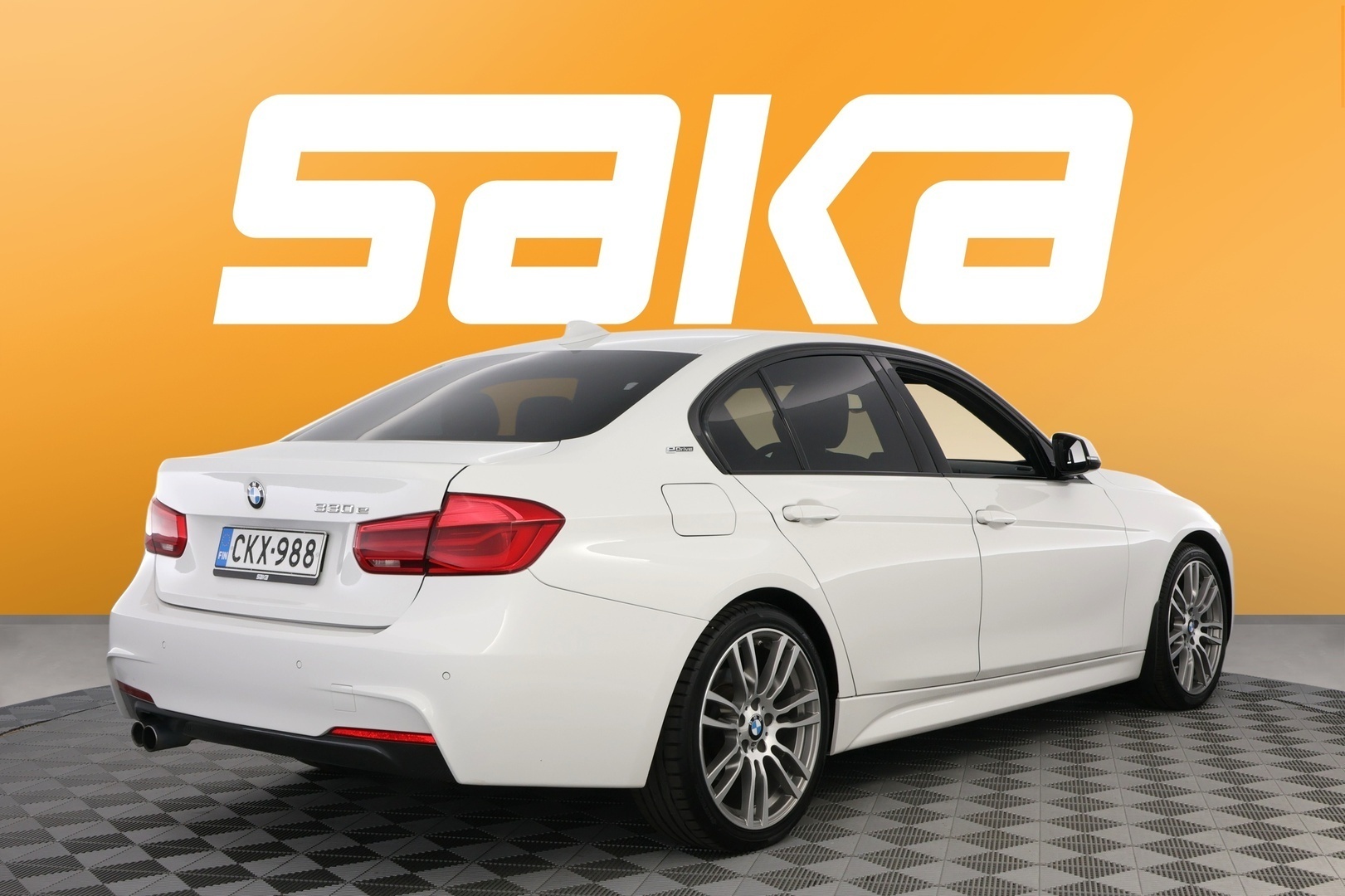 BMW 330 2016