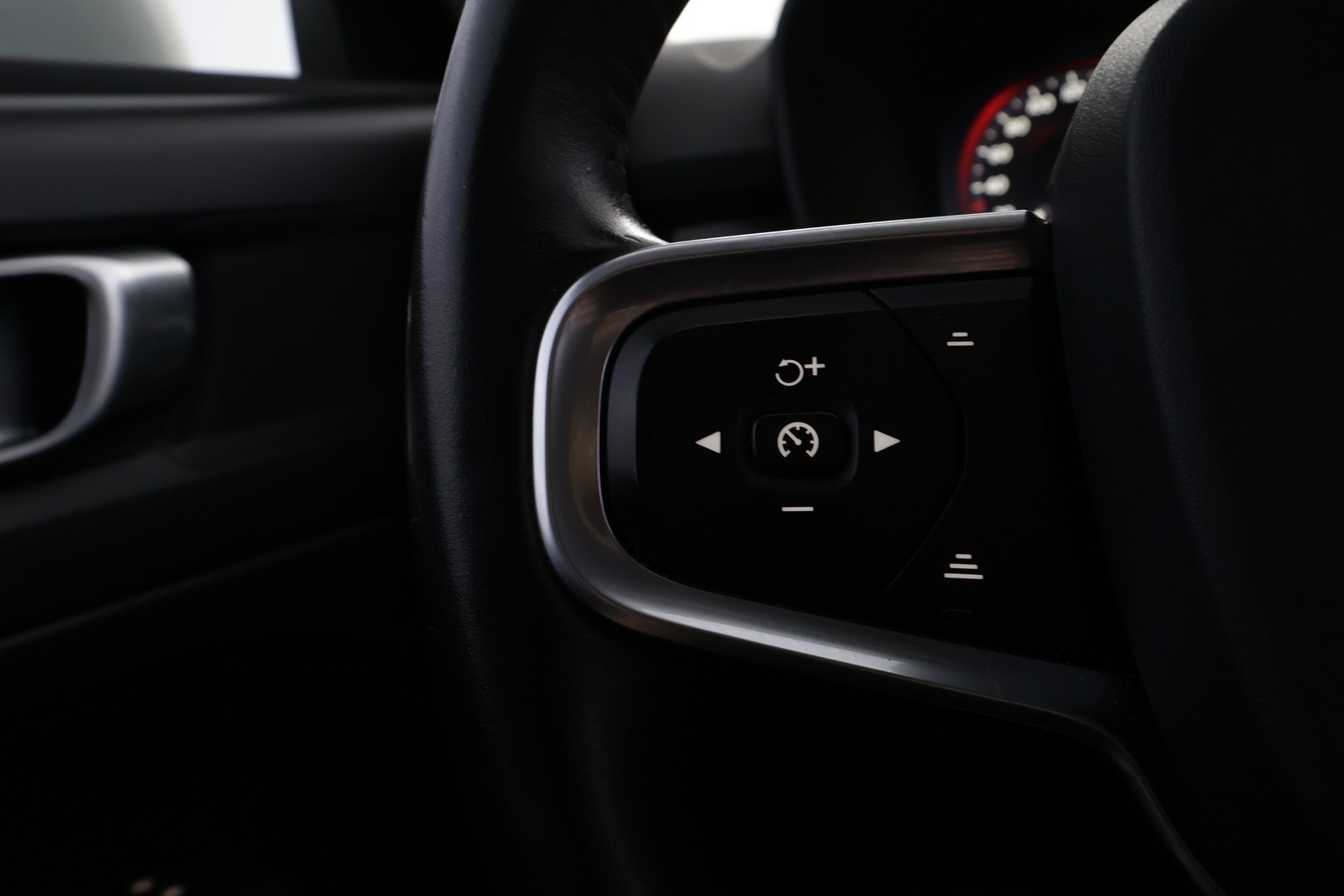 VOLVO XC40 2020