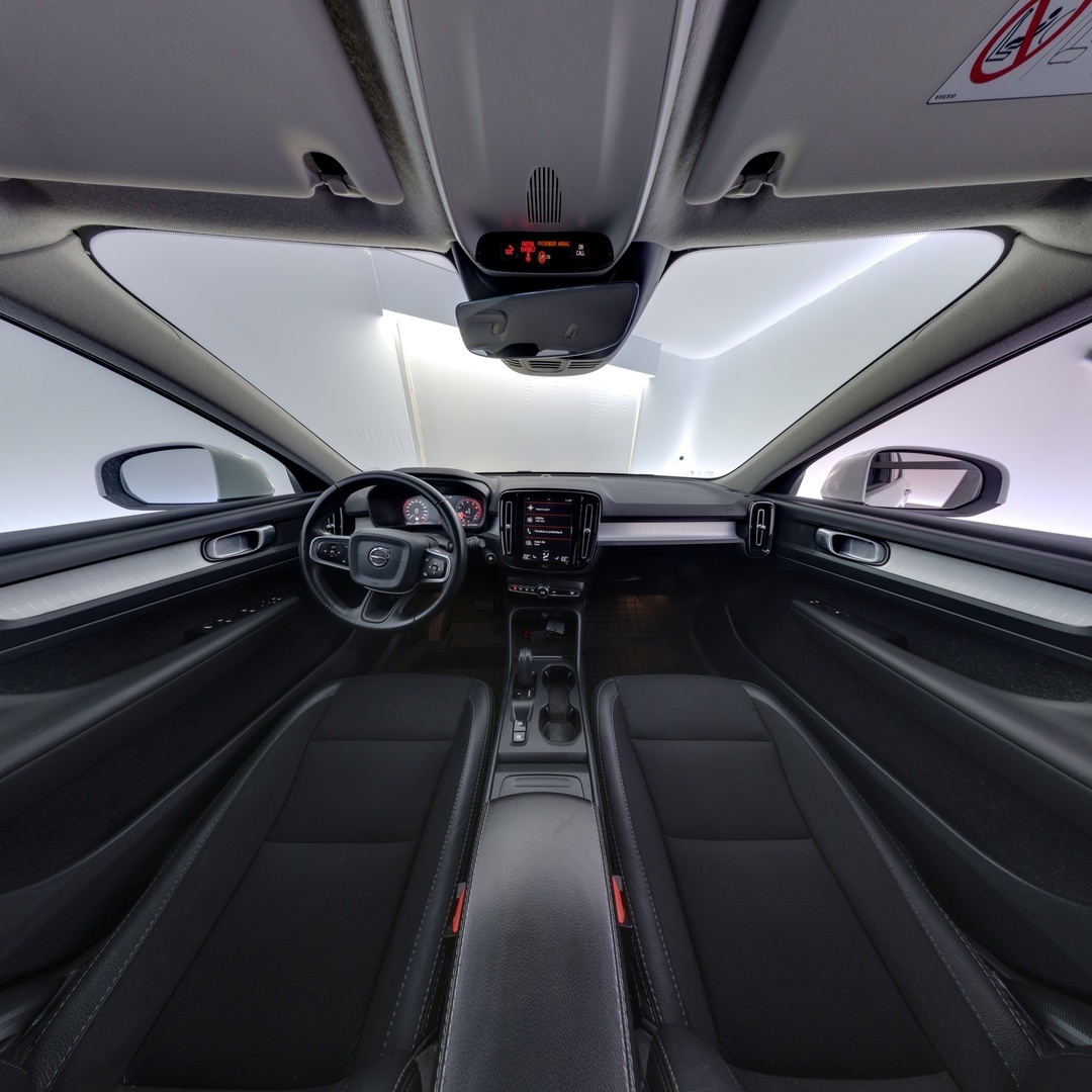 VOLVO XC40 2020