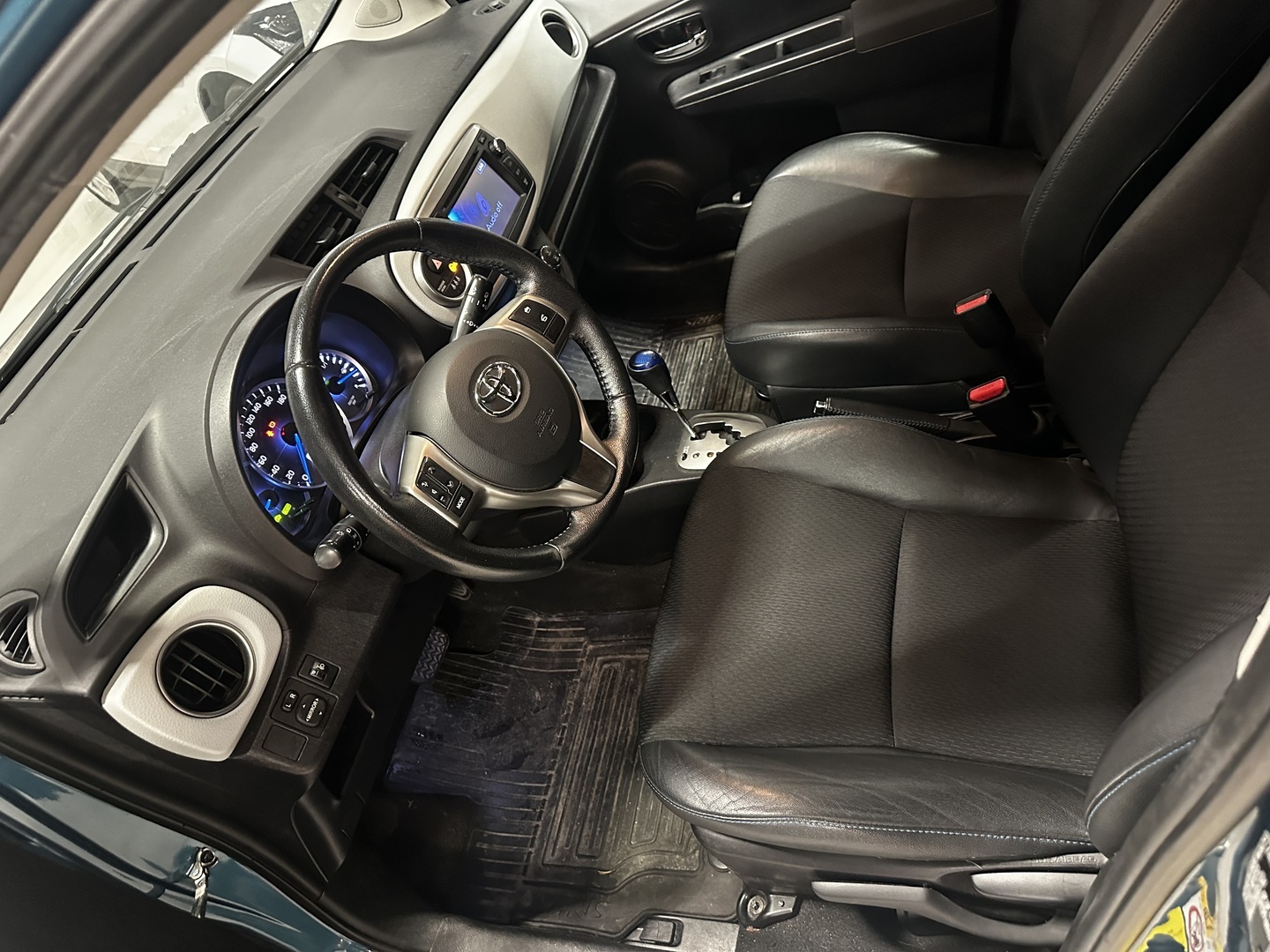 TOYOTA Yaris 2013