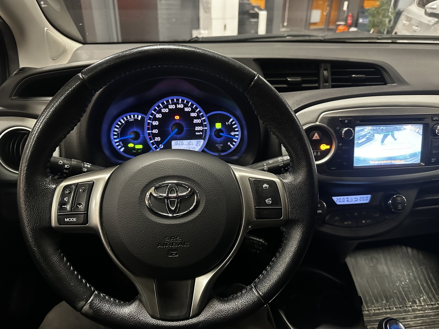 TOYOTA Yaris 2013