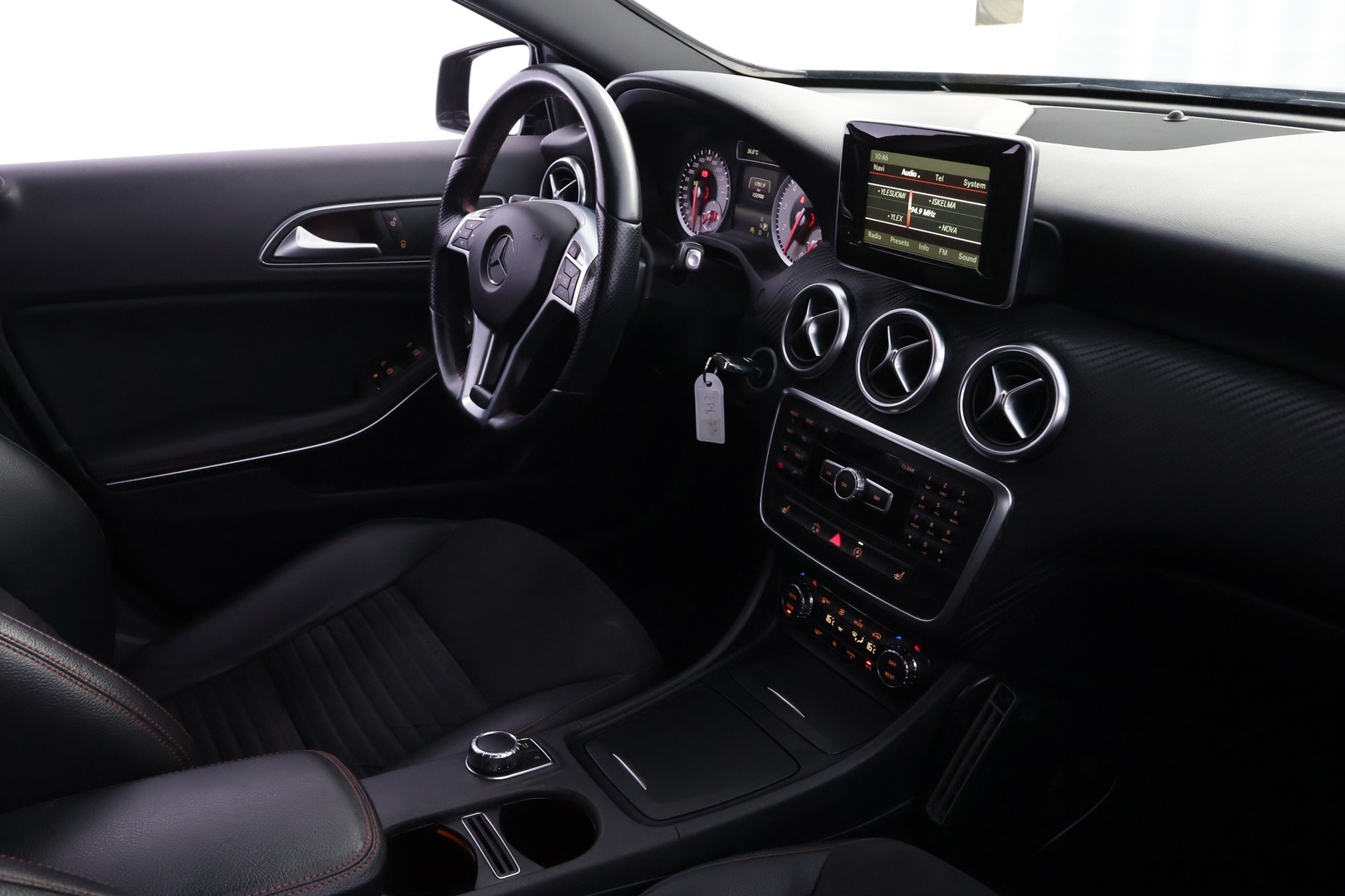 MERCEDES-BENZ A 2015