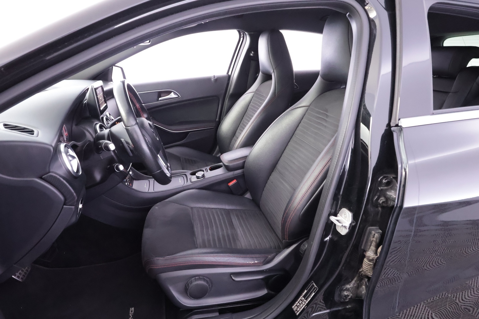 MERCEDES-BENZ A 2015
