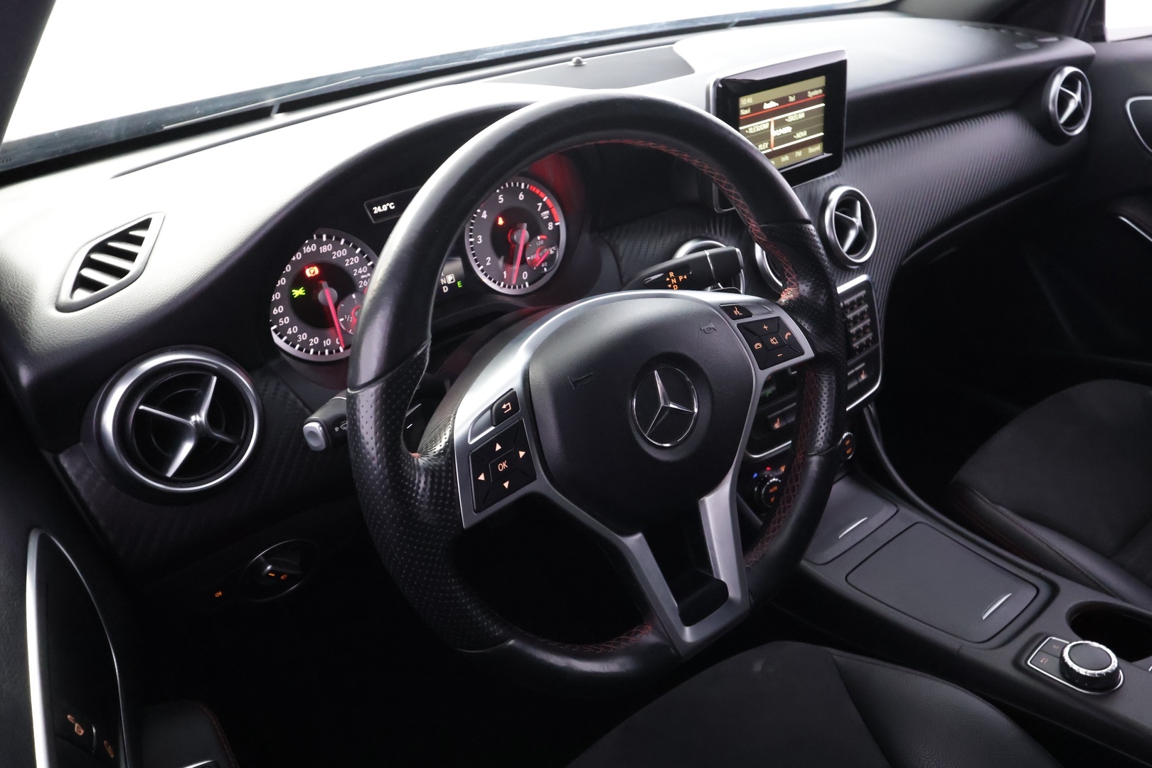 MERCEDES-BENZ A 2015