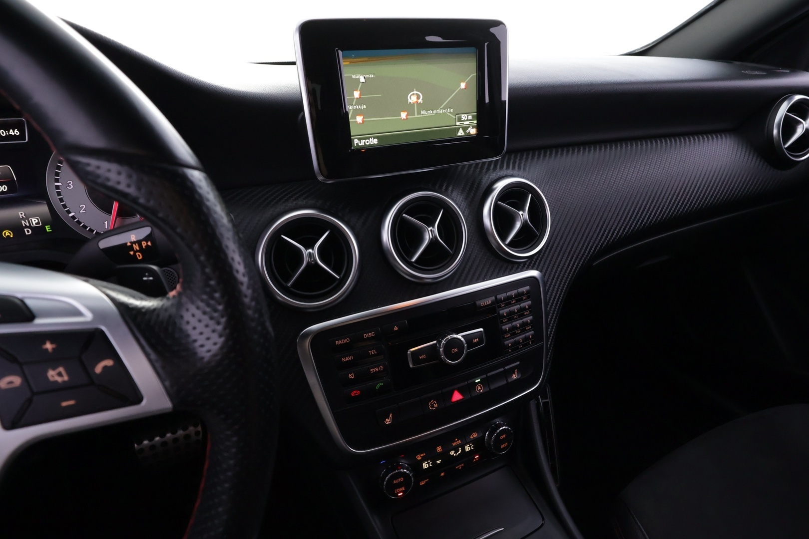 MERCEDES-BENZ A 2015