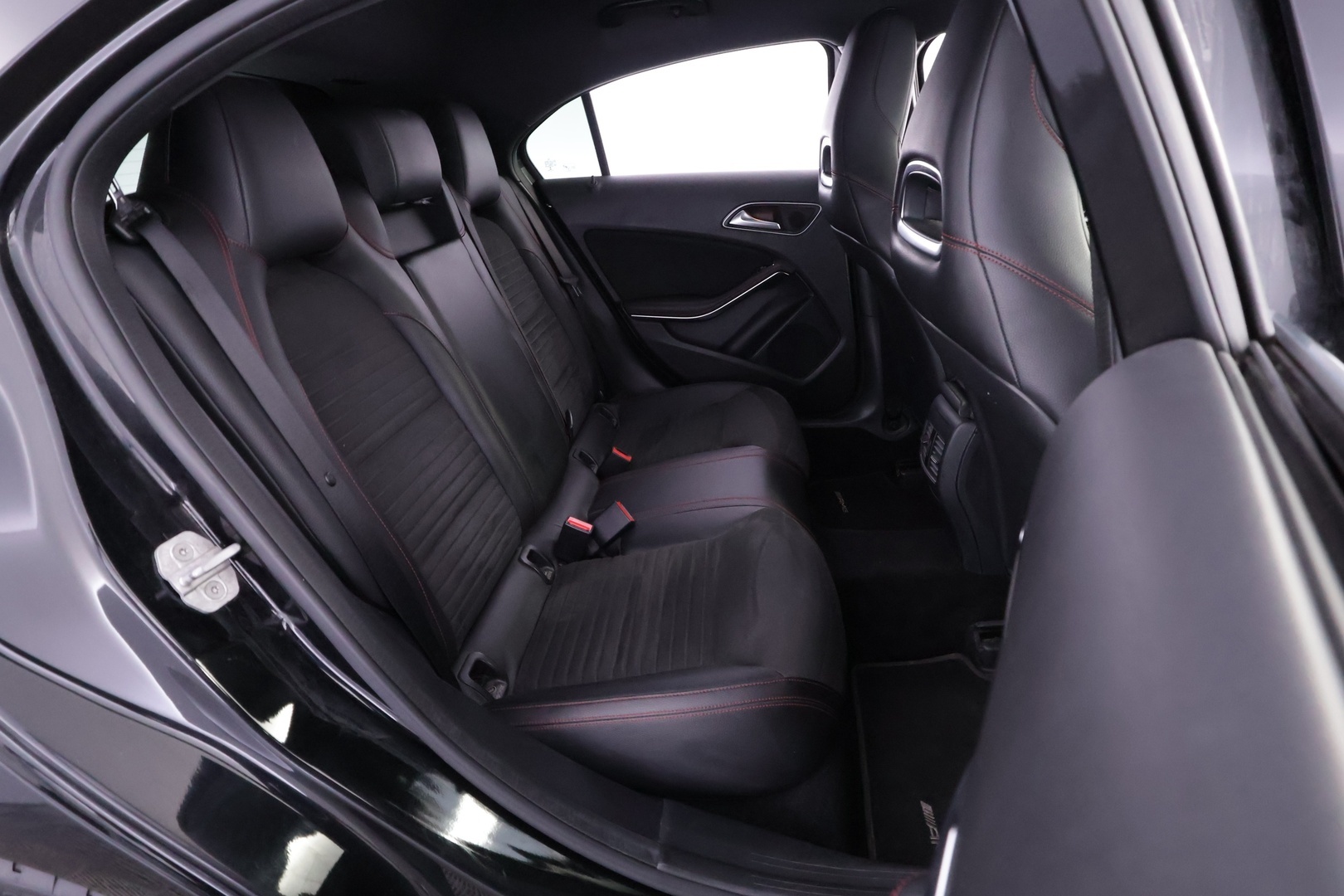 MERCEDES-BENZ A 2015