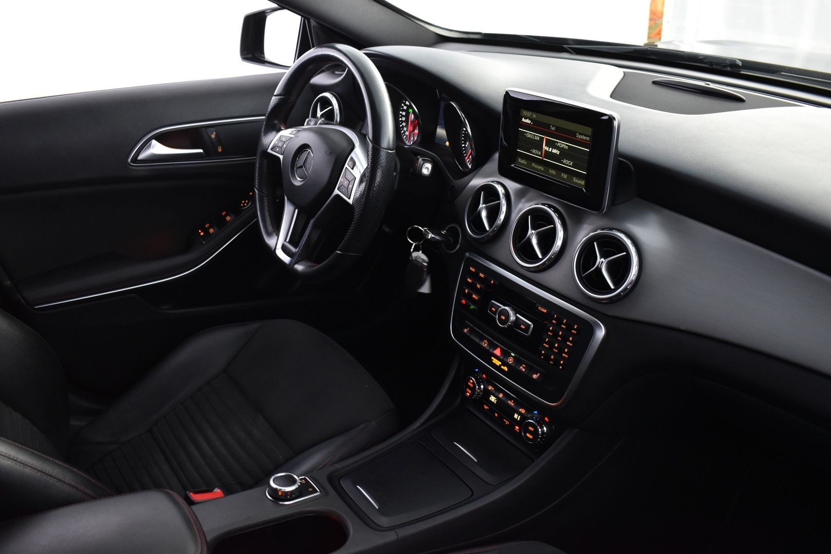 MERCEDES-BENZ GLA 2015