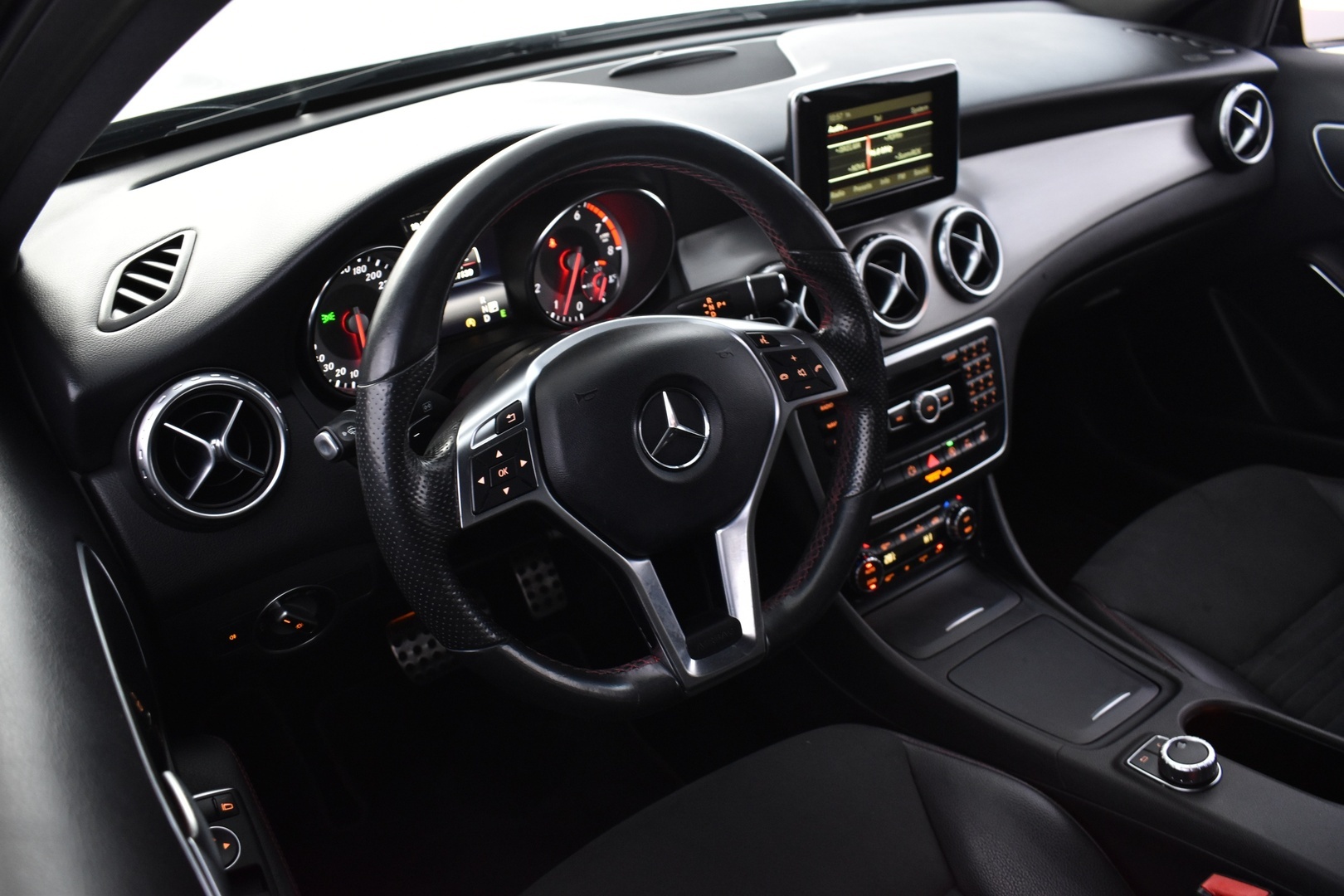 MERCEDES-BENZ GLA 2015