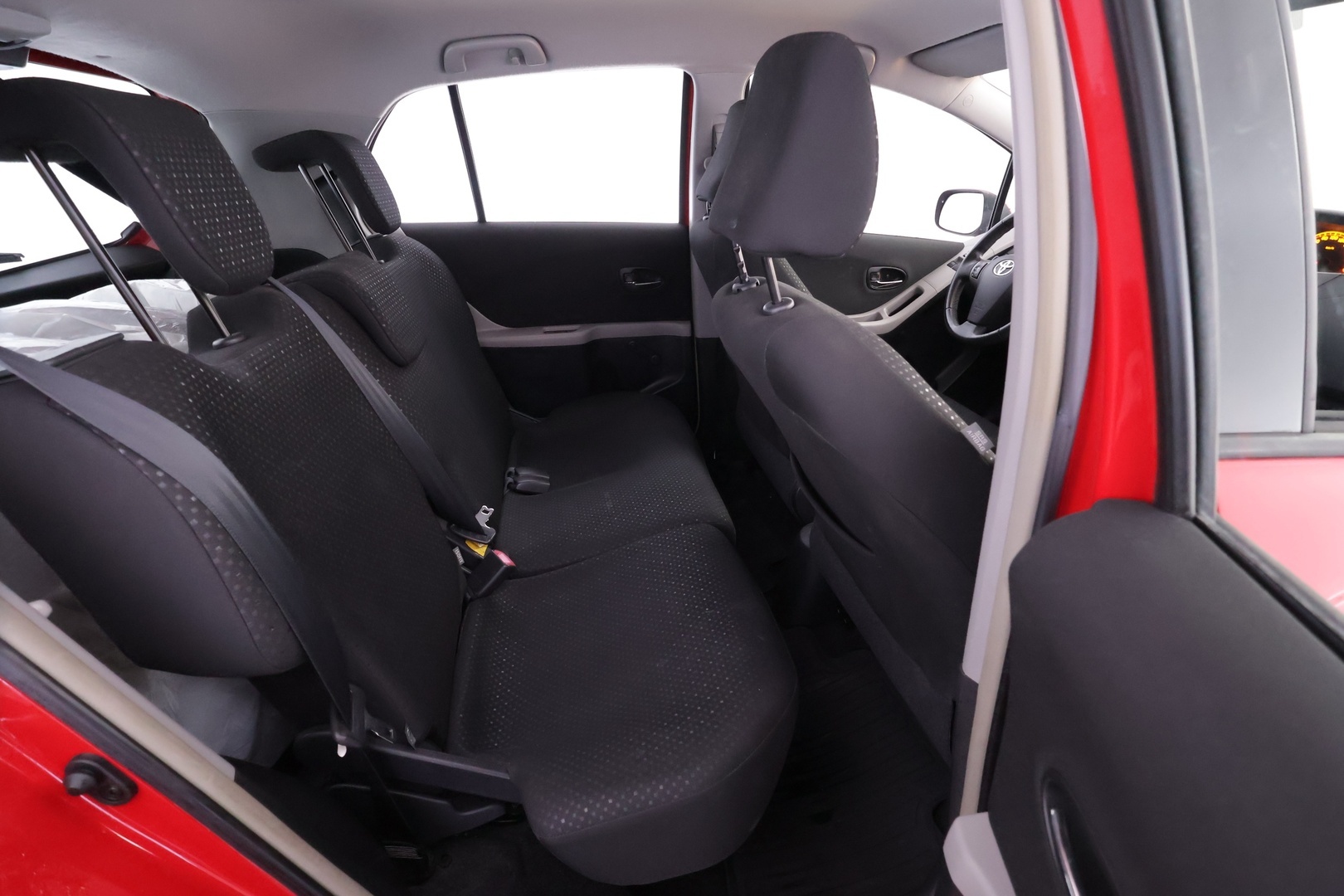 TOYOTA Yaris 2011