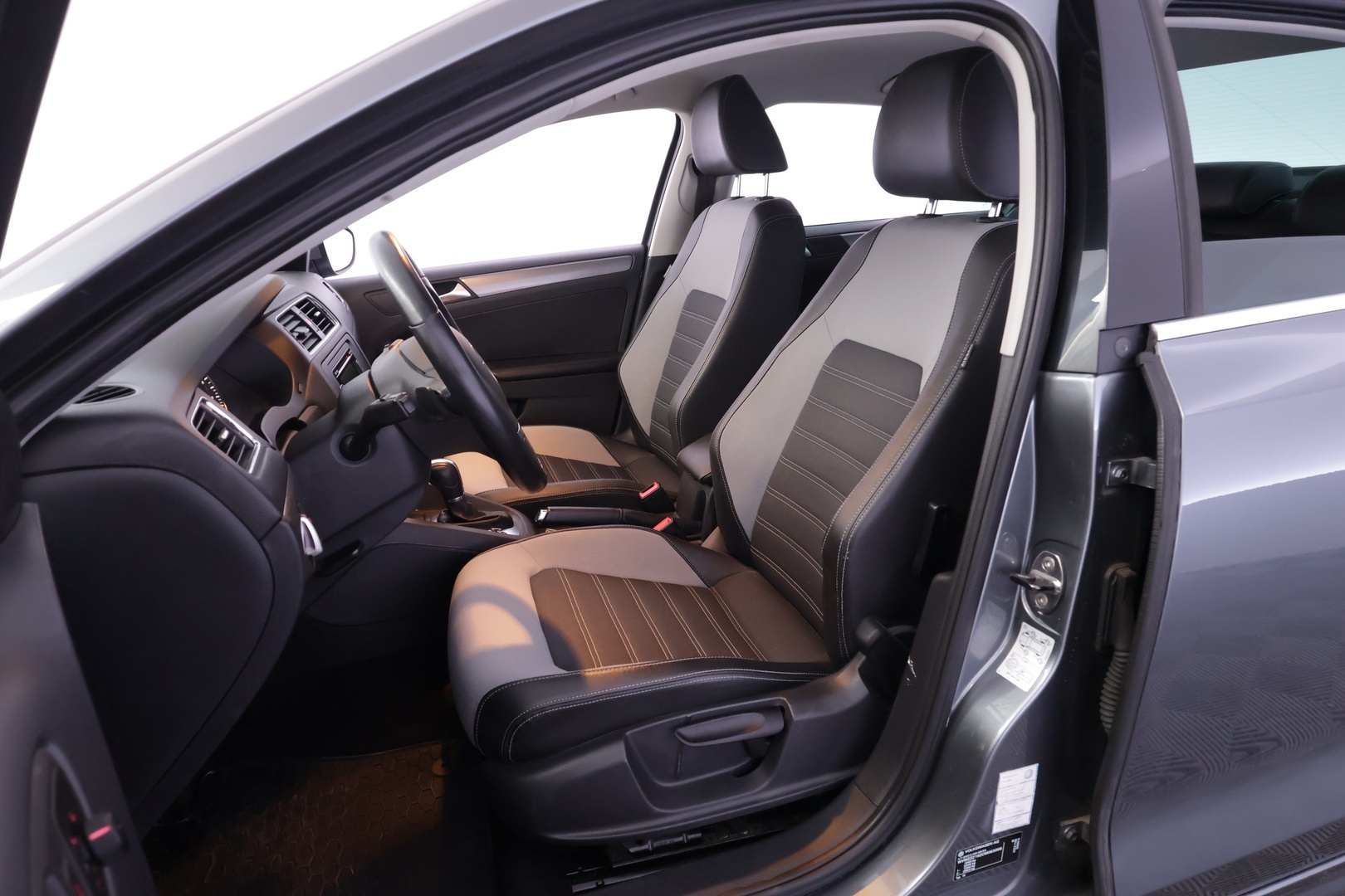 VOLKSWAGEN Jetta 2012