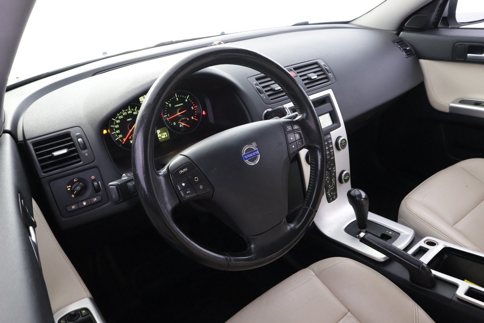 VOLVO V50 2011