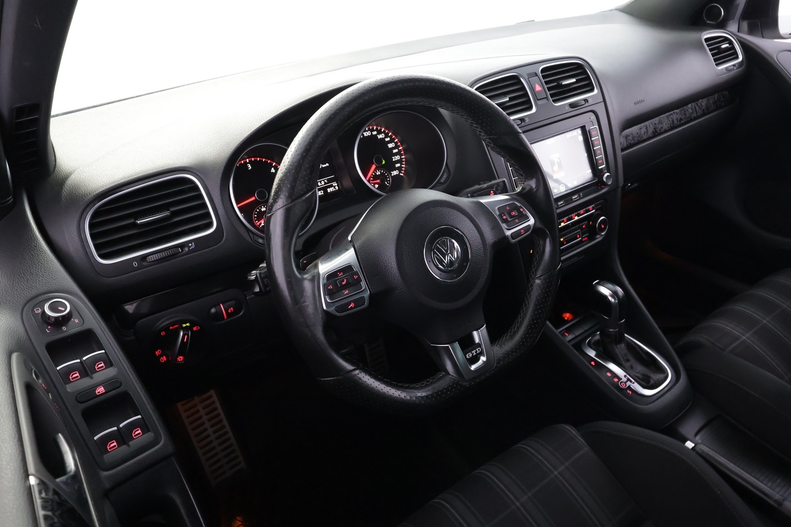 VOLKSWAGEN Golf 2012