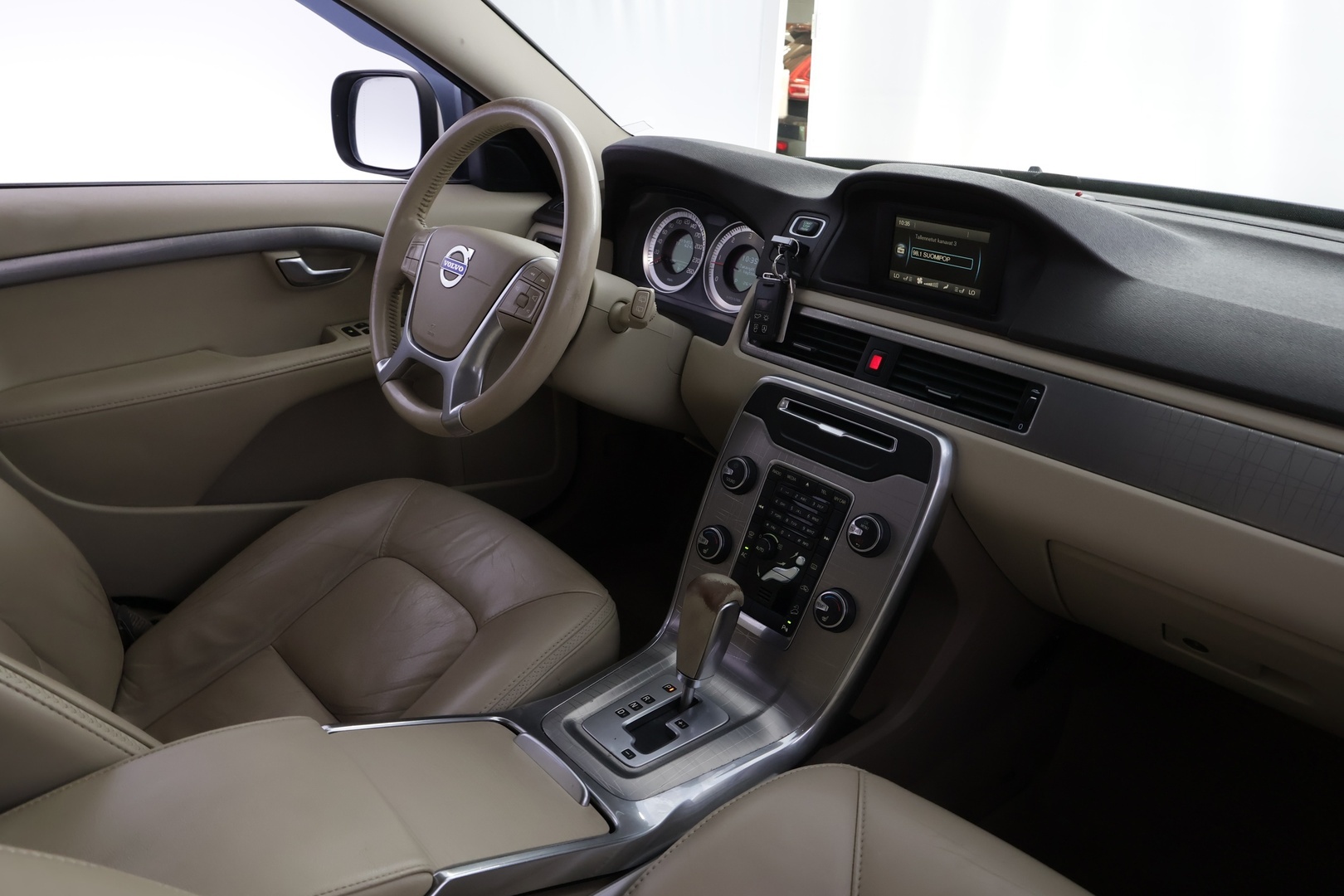 VOLVO XC70 2012
