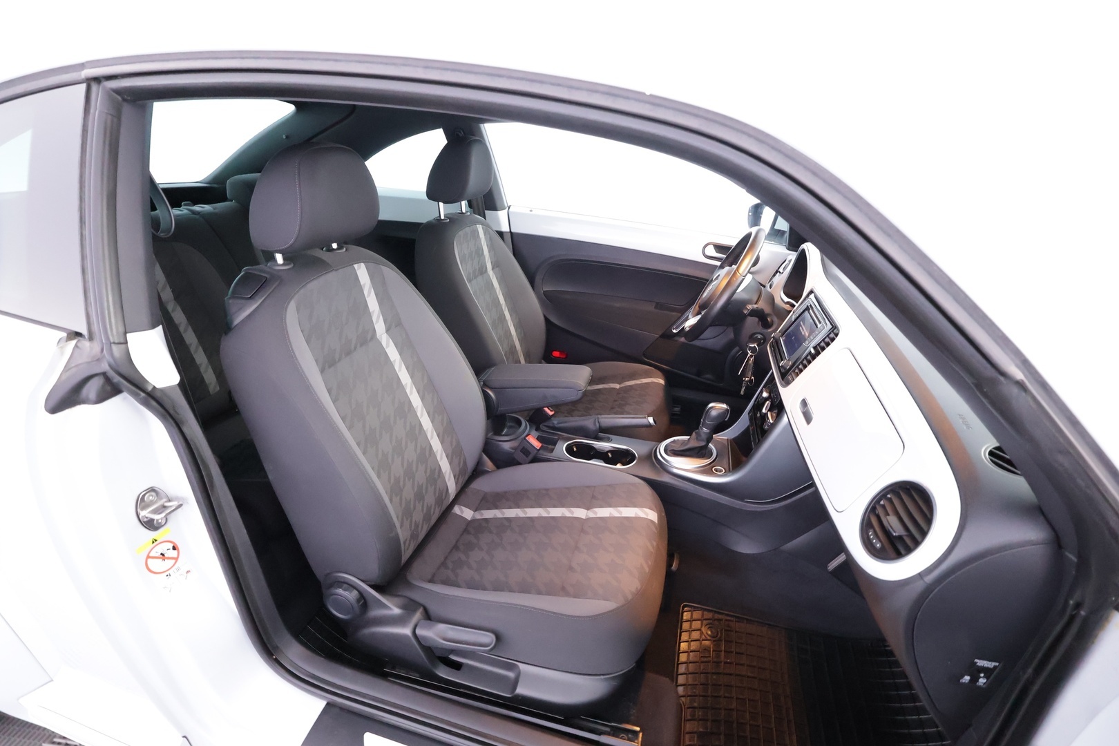 VOLKSWAGEN Beetle 2018